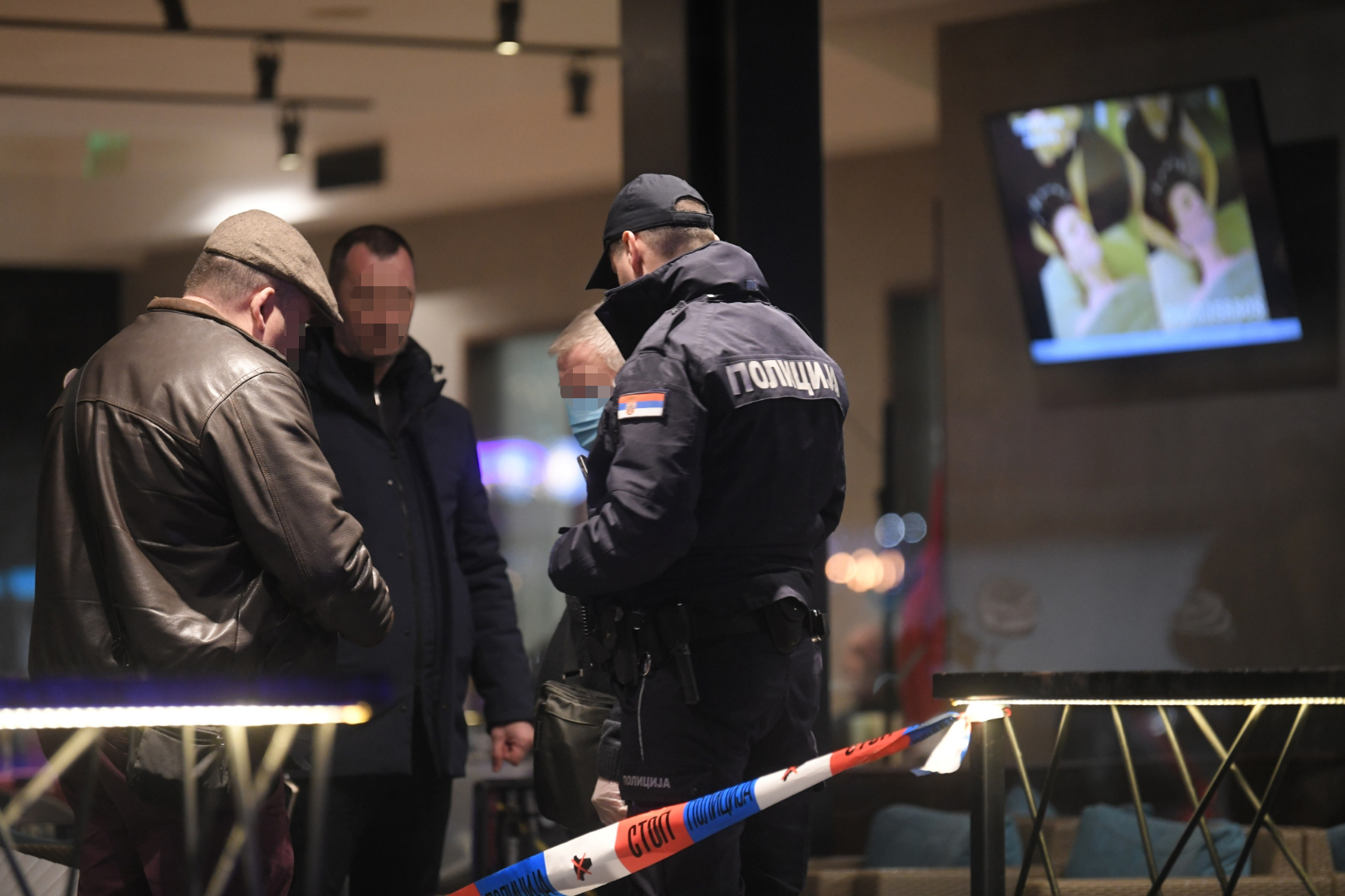 Beograd, 23.01.2023. Hronika, Banjica, Crnotravska, Sportski centar Banjica, kafić,  bašta kafića, samoubistvo, čovek pucao sebi pištoljem u glavu Foto: Dragan Mujan/Nova.rs