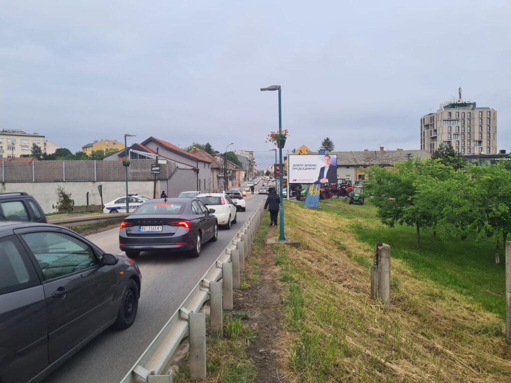 Poljoprivrednici paori traktor blokada