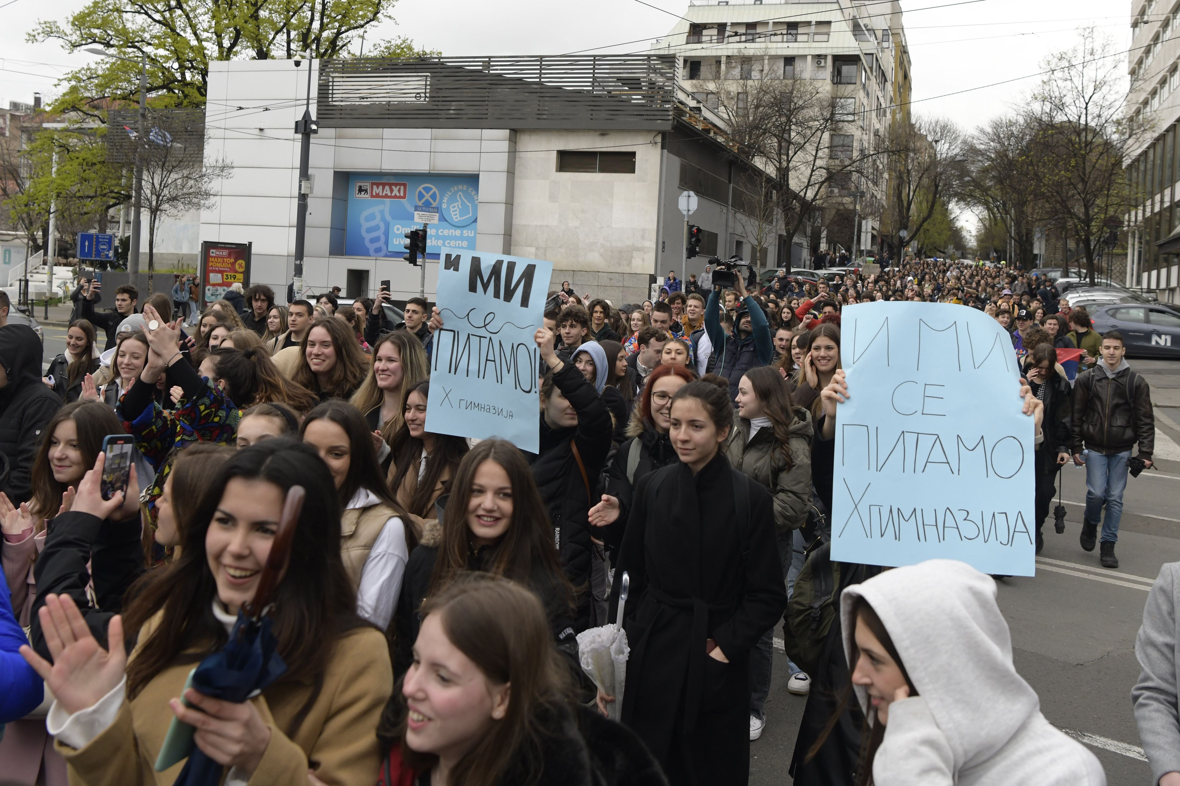 Beograd 27. mart 2023. Protest srednjoskolaca ispred Ministarstva prosvete, Cvetni trg, srednjoskolci podnose peticiju Foto:Goran Srdanov/Nova.rs