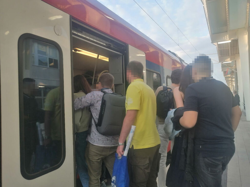 Novi Sad, voz Soko, gužva, ne može da se uđe u voz Foto: Nova.rs