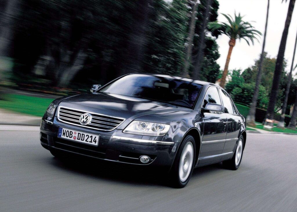 1693212379-Volkswagen-Phaeton-2002-1600-01-1024x732.jpg