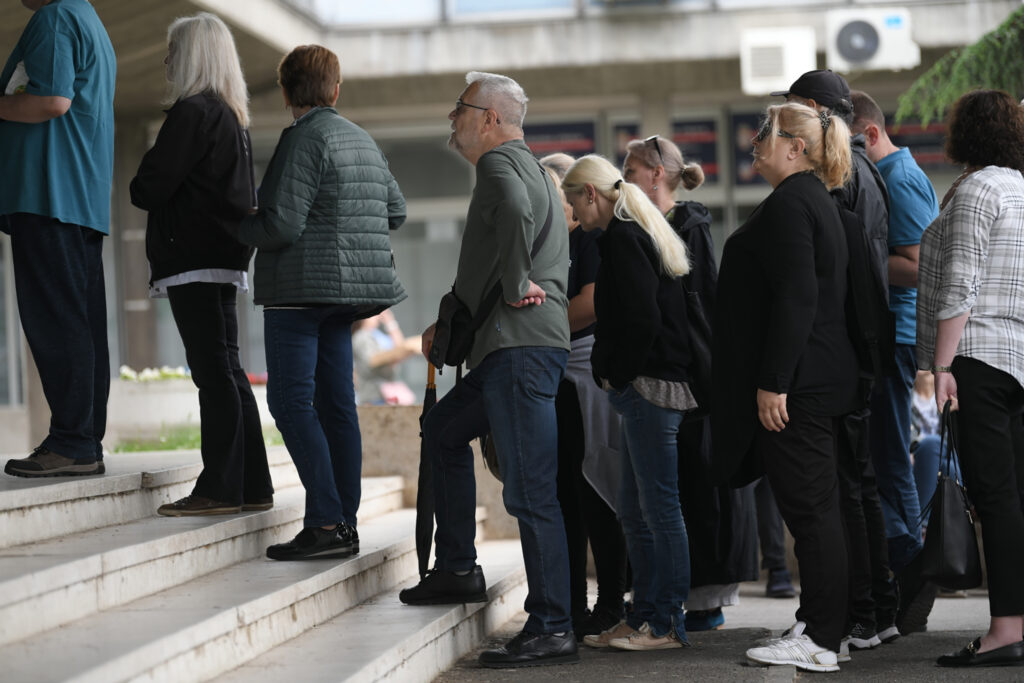 Beograd 31.05.2023. prodaja mesecnih karata za gradski prevoz, redovi, cekanje, guzva