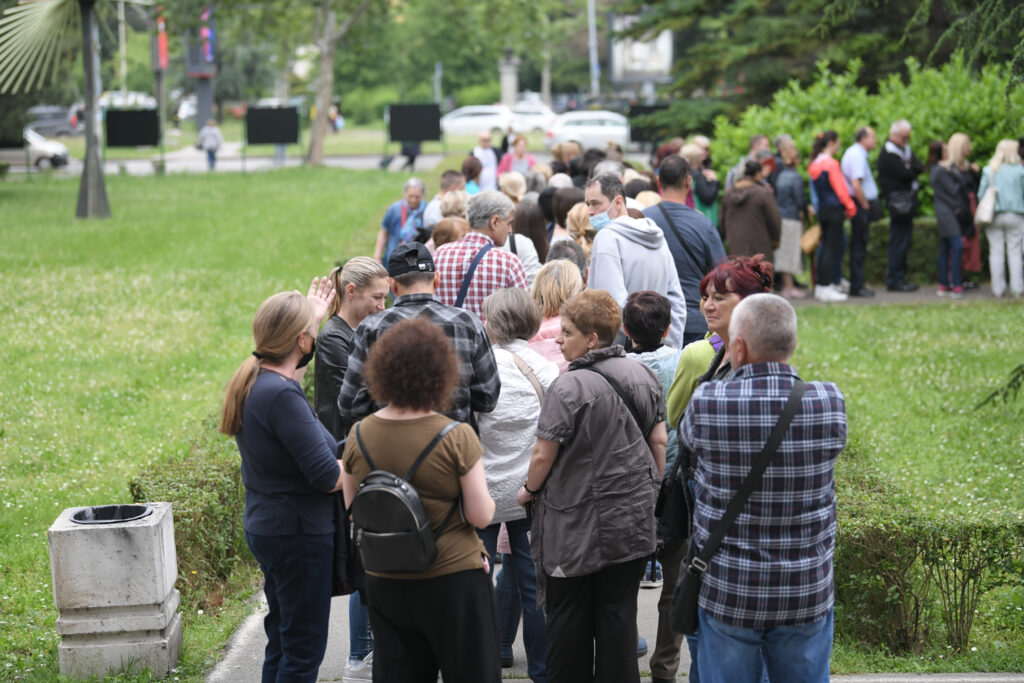 Beograd 31.05.2023. prodaja mesecnih karata za gradski prevoz, redovi, cekanje, guzva