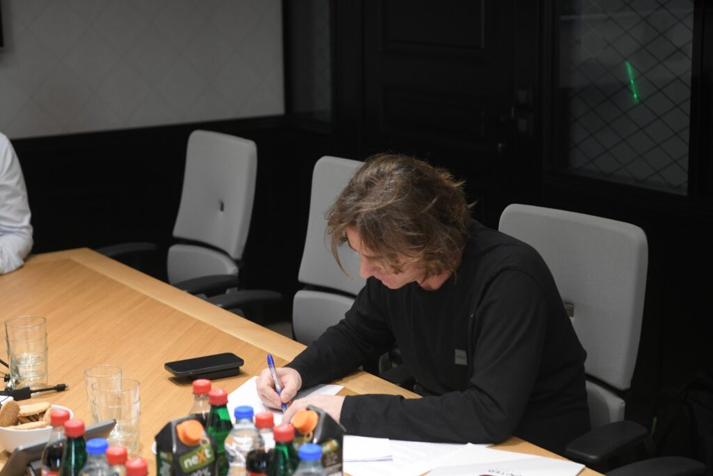 Beograd 22. oktobar 2022. Potpisivanje ugovora o prelasku muzicke emisije Nikad nije kasno na Pink televiziju Foto:Dragan Mujan/Nova.rs