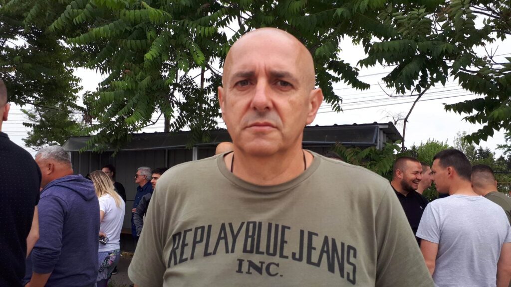 niš protest instruktora Instruktori vožnje u Nišu stupili u štrajk zbog malih plata i neplaćanja bolovanja