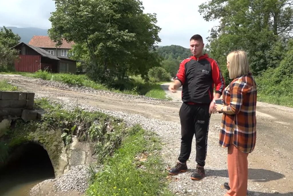 Ilija Milutinović (18), iz Banje Koviljače, koji je u noći između utorka i srede, usled obilnih padavina koje su zadesile loznički kraj, iz nabujalog trbušničkog potoka spasao baku Zorku Kalebić (86).