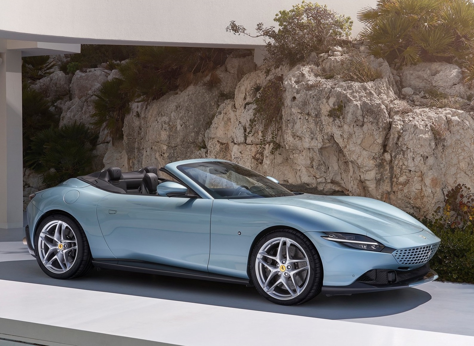 Ferrari-Roma_Spider-2024-1600-01