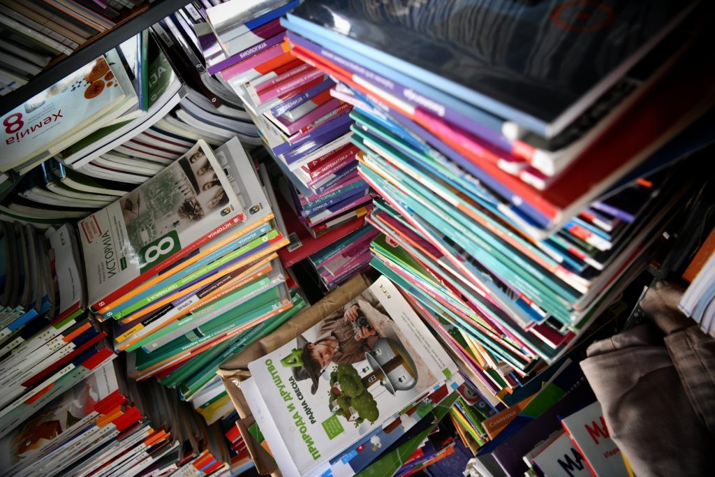 Beograd 19.08.2022. Prodaja polovnih udžbenika u Kosovskoj ulici. Kosovskka ulica, udžbenici, školske knjige Foto: Vesna Lalić/Nova.rs