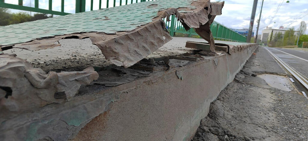 Mesto:  Beograd
Datum: Mon Apr 17 13:13:09 CEST 2023
Dogadjaj: DRUŠTVO - kolovoz na tramvajskom mostu u Beogradu u veoma je lošem stanju
Fotoreporter: Marko Dragoslavić
Ličnosti:  
Izvor: FoNet