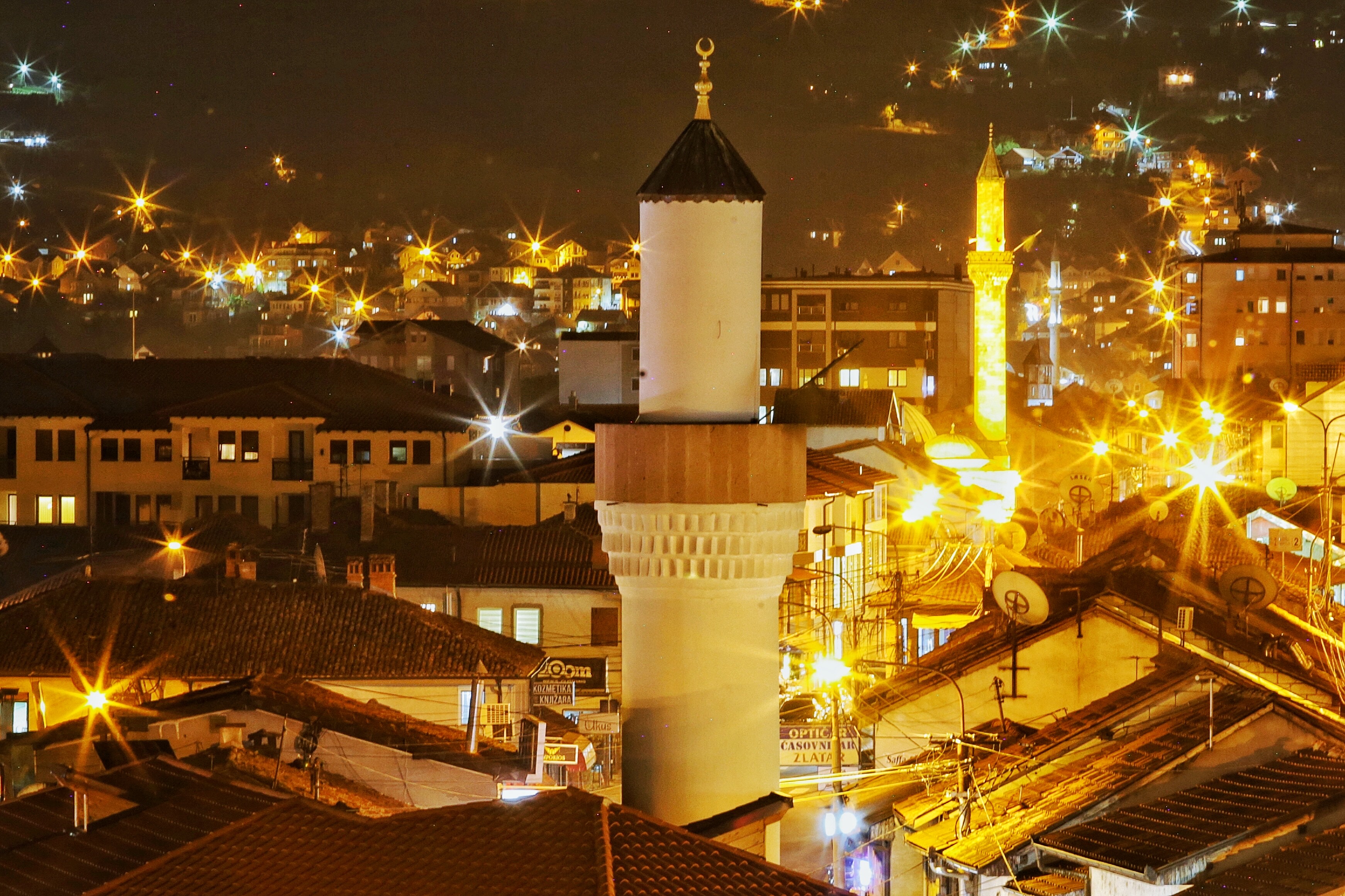 Lejletul Kadr, je noć vrednija od hiljadu meseci, tako veruju pripadnici islamske veroispovesti. Ova noć nastupa 27. dana svetog meseca Ramazana, a muslimani širom sveta dočekuju je sa posebnom radošću.