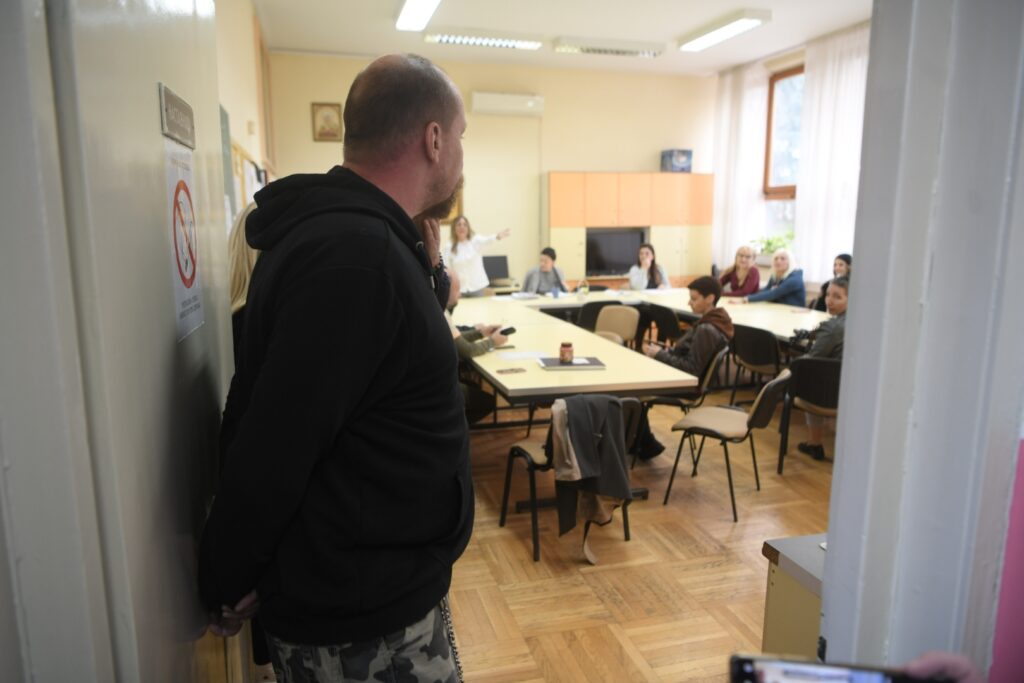 Beograd 20. april 2023. Osnovna skola Djura Jaksic protest roditelja Foto:Dragan Mujan/Nova.rs