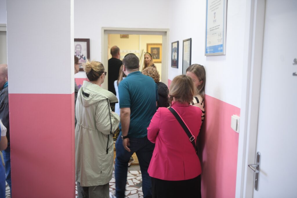 Beograd 20. april 2023. Osnovna skola Djura Jaksic protest roditelja Foto:Dragan Mujan/Nova.rs