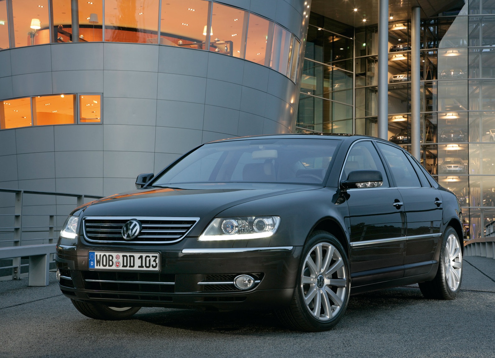 1674123012-Volkswagen-Phaeton-2009-1600-02.jpg