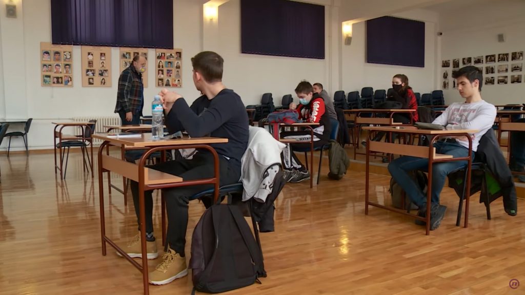 SRPSKI JEZIK. Srpski jezik za 1.000 dinara: Drugi pišu sastave đaci profitiraju, prilog, emisija Među nama, Medju nama Foto: Nova S