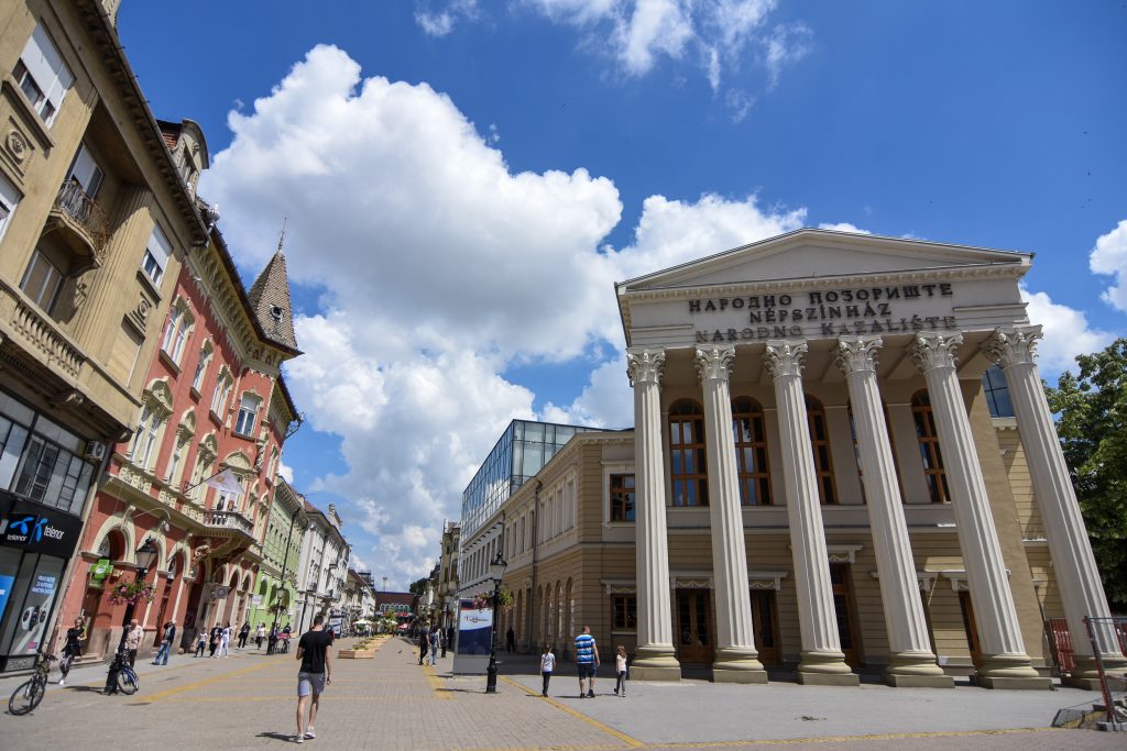 Subotica 10.06.2020. Narodno pozorište Centar, ljudi, grad, ilustracija Foto: Nova. rs