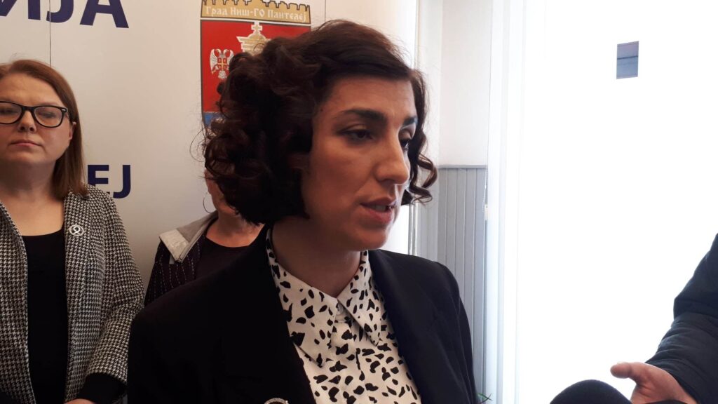 za tekst o zenama obolelih od raka