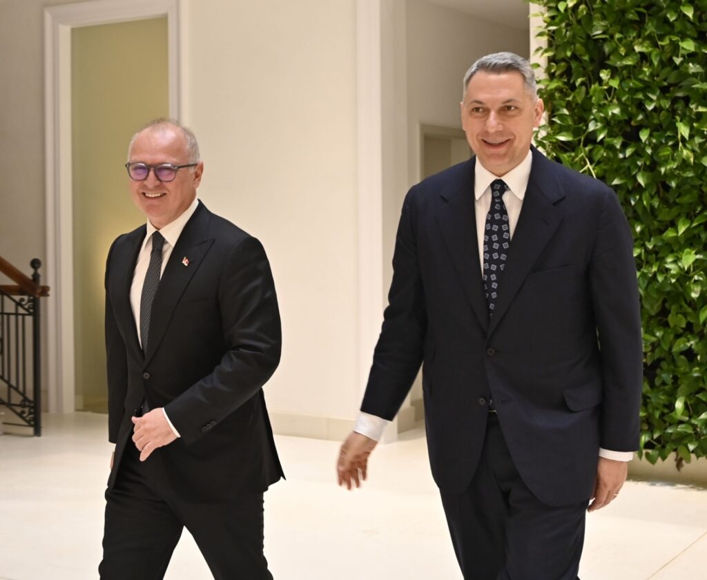Ministarstvo gradjevinarstva, saopbracaja i infrastrukture, saopstenje Ministar građevinarstva, saobraćaja i infrastrukture Goran Vesić sastao se danas u Budimpešti sa mađarskim kolegom Janošem Lazarom