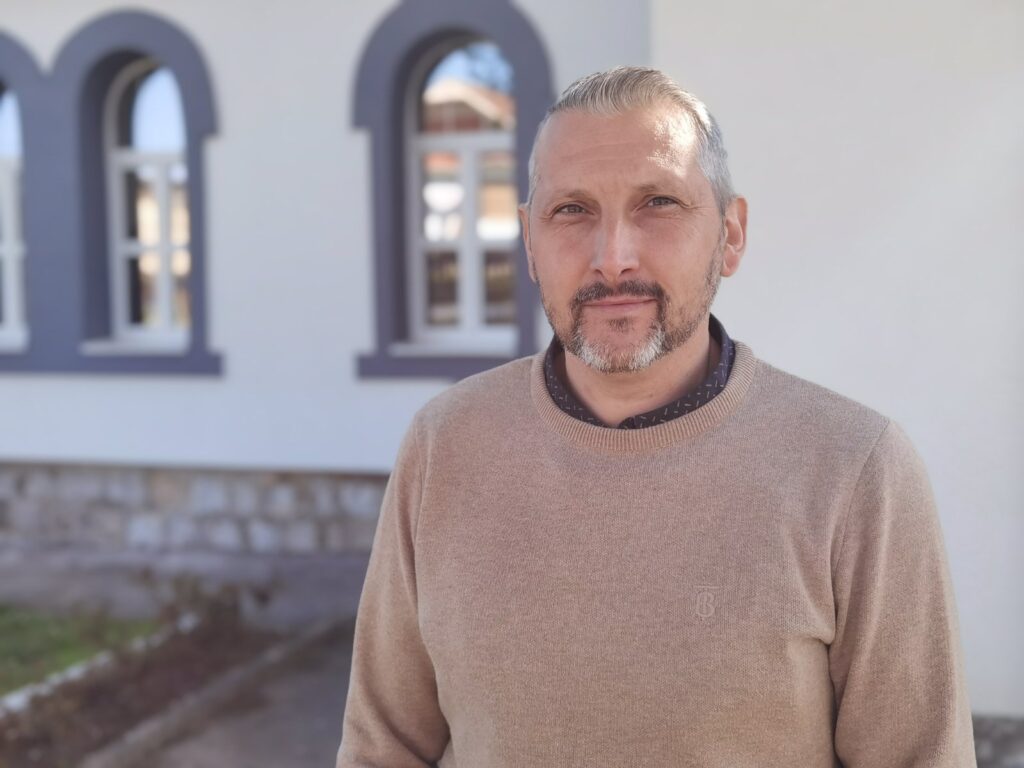 1680089914-Aleksandar-Jovanovic-direktor-skole-1024x768.jpg