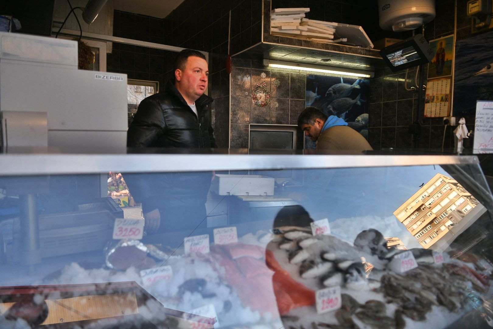 Beograd, 04.01.2023. Pijaca Kalenić, Kalenićeva pijaca, predbožićna atmosfera, tezge, tezga, ribarnica, riba Foto: Filip Krainčanić/Nova.rs