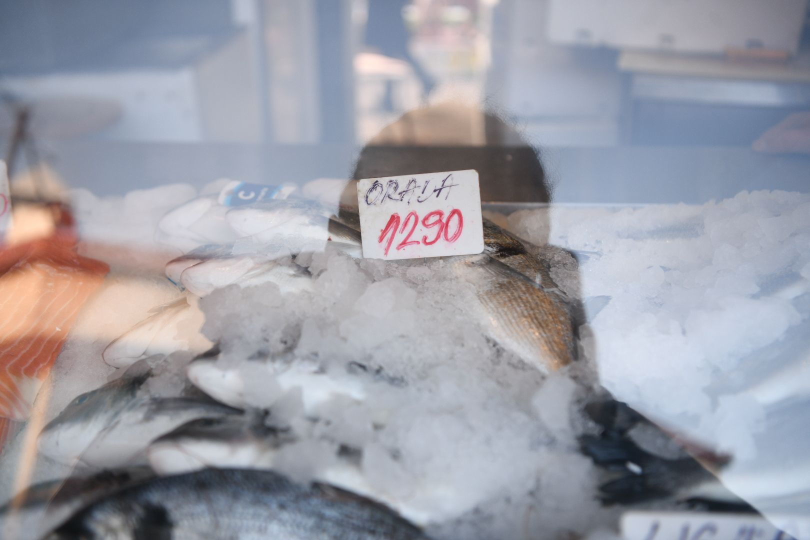 Beograd, 04.01.2023. Pijaca Kalenić, Kalenićeva pijaca, predbožićna atmosfera, tezge, tezga, ribarnica, riba, orada Foto: Filip Krainčanić/Nova.rs