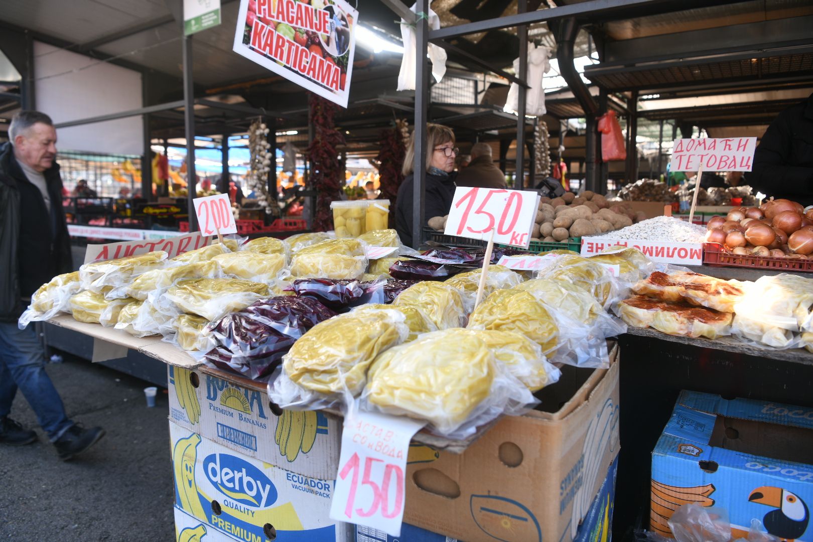 Beograd, 04.01.2023. Pijaca Kalenić, Kalenićeva pijaca, predbožićna atmosfera, tezge, tezga, kiseli kupus Foto: Filip Krainčanić/Nova.rs
