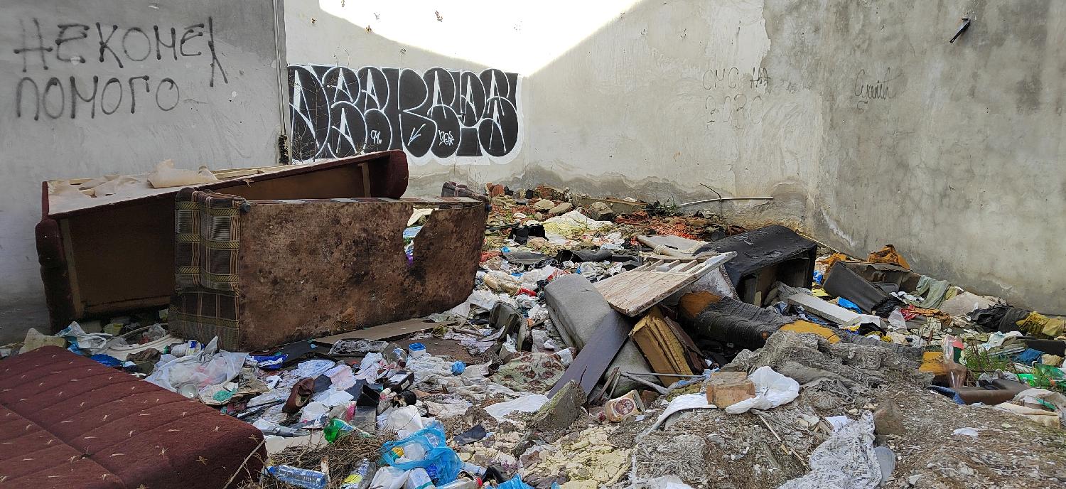 Beograd 18.01.2023. DRUŠTVO - u Bulevaru Vudroa Vilsona, nadomak Beogradskog sajma, niče divlja deponija. Foto: FoNet/Marko Dragoslavić