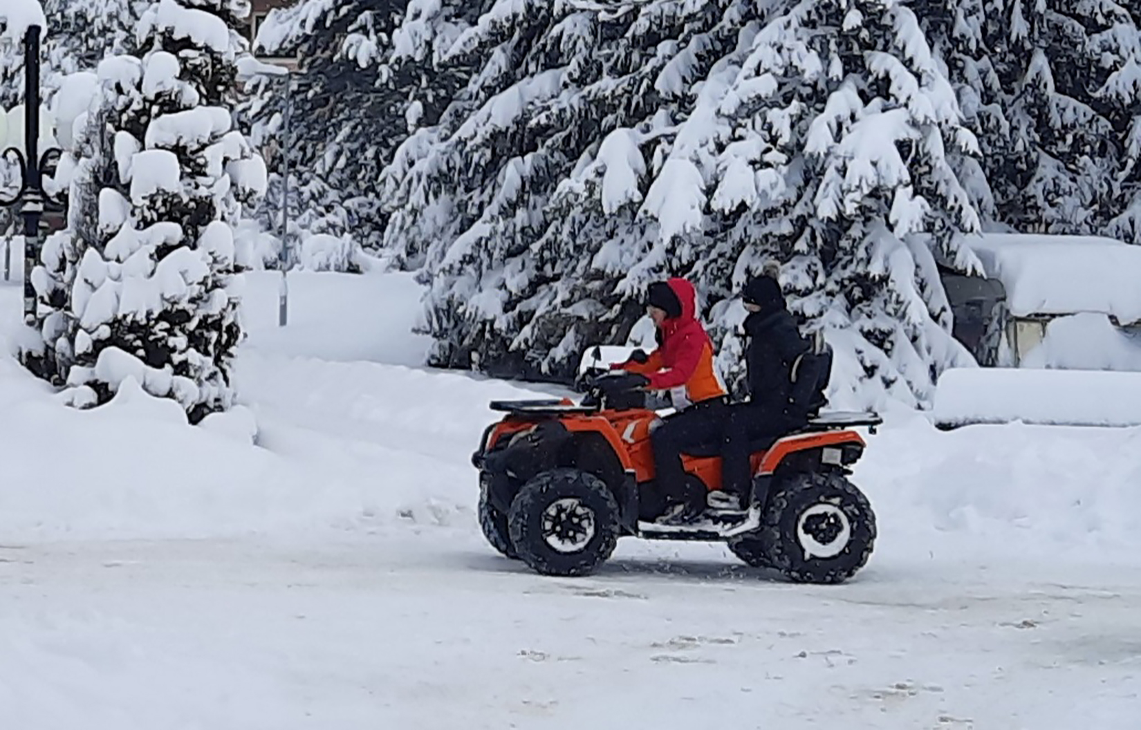Zlatibor, Užice, zima, sneg, kvad. Zlatibor: Kroz prirodu kvadom ili kočijama, šetnja izašla iz mode Foto: Slavica Panić/Nova.rs
