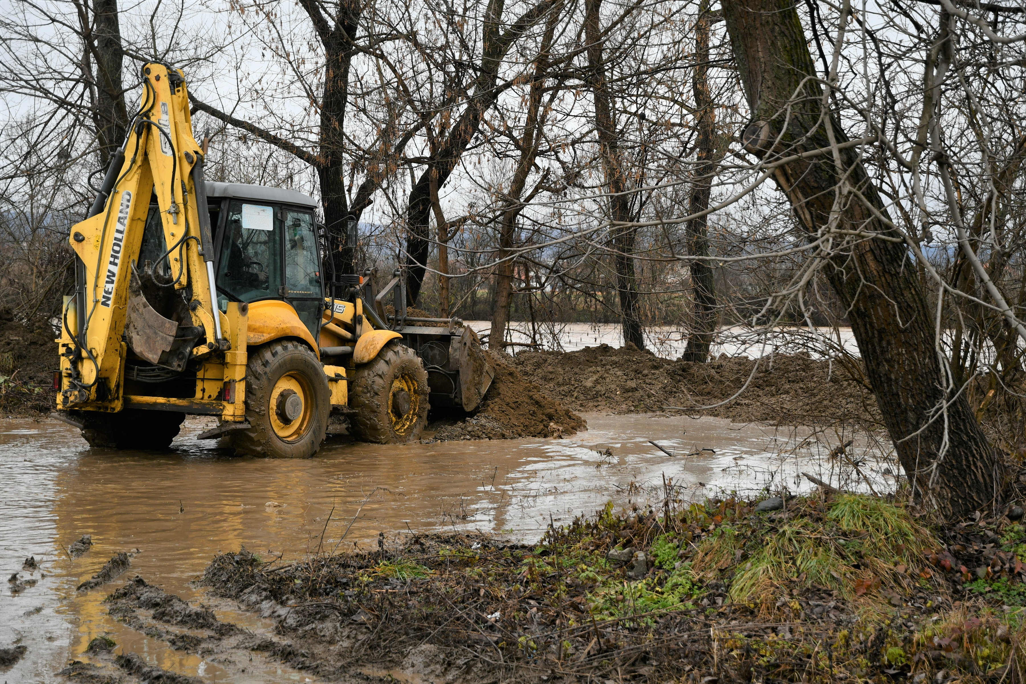 The Ibar River has eroded in the area of Mataruska Banja and Konarevo.Reka Ibar se izlizla na podrucju Mataruske Banje i Konareva.