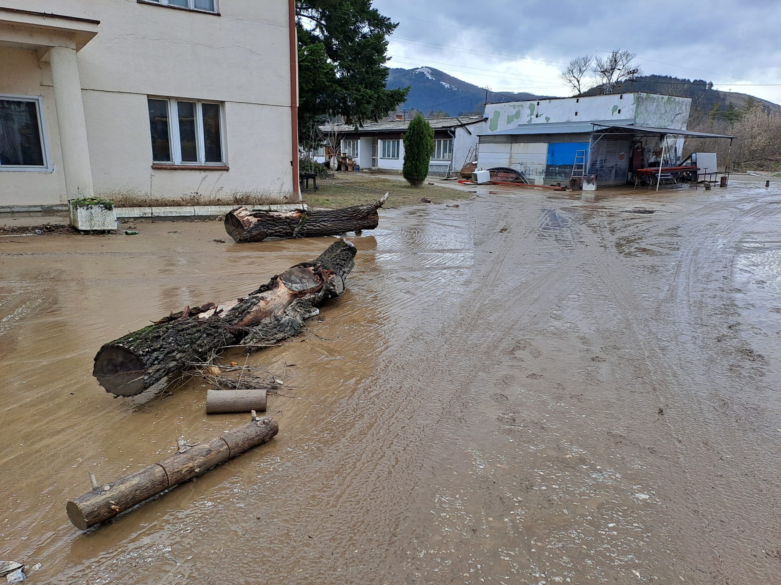 Ibar se povukao, sanira se šteta. Reka Ibar, Raška Foto: Nova.rs