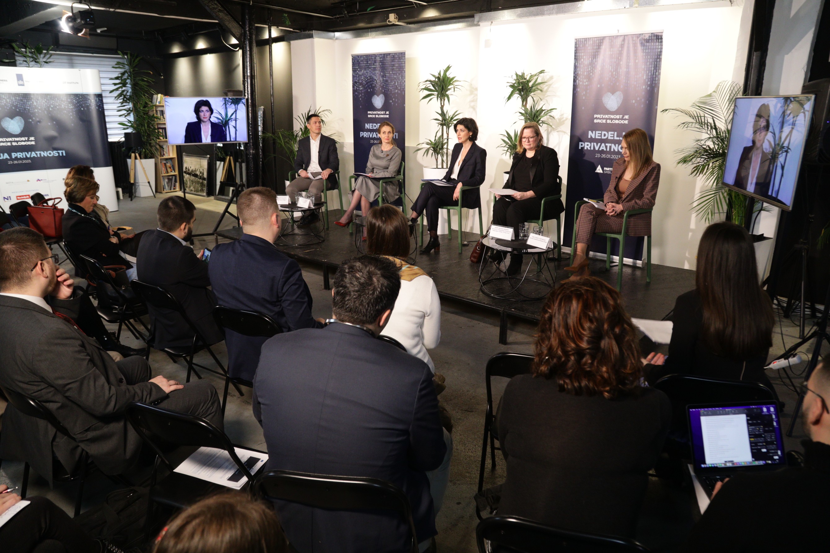 Privatnost između biometrijskih kamera i naslovnica tabloida