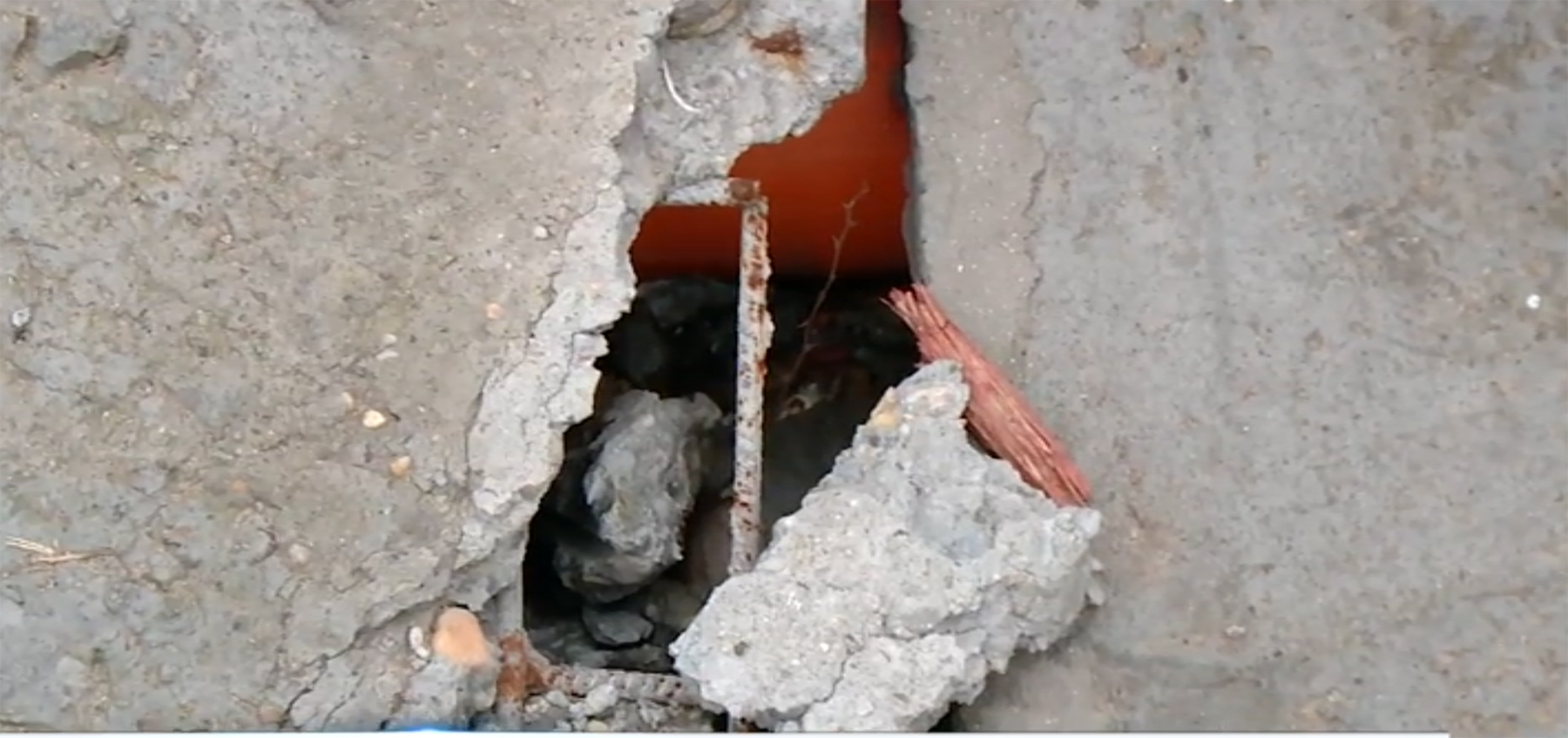 Nadvožnjak pun rupa na Novom Beogradu