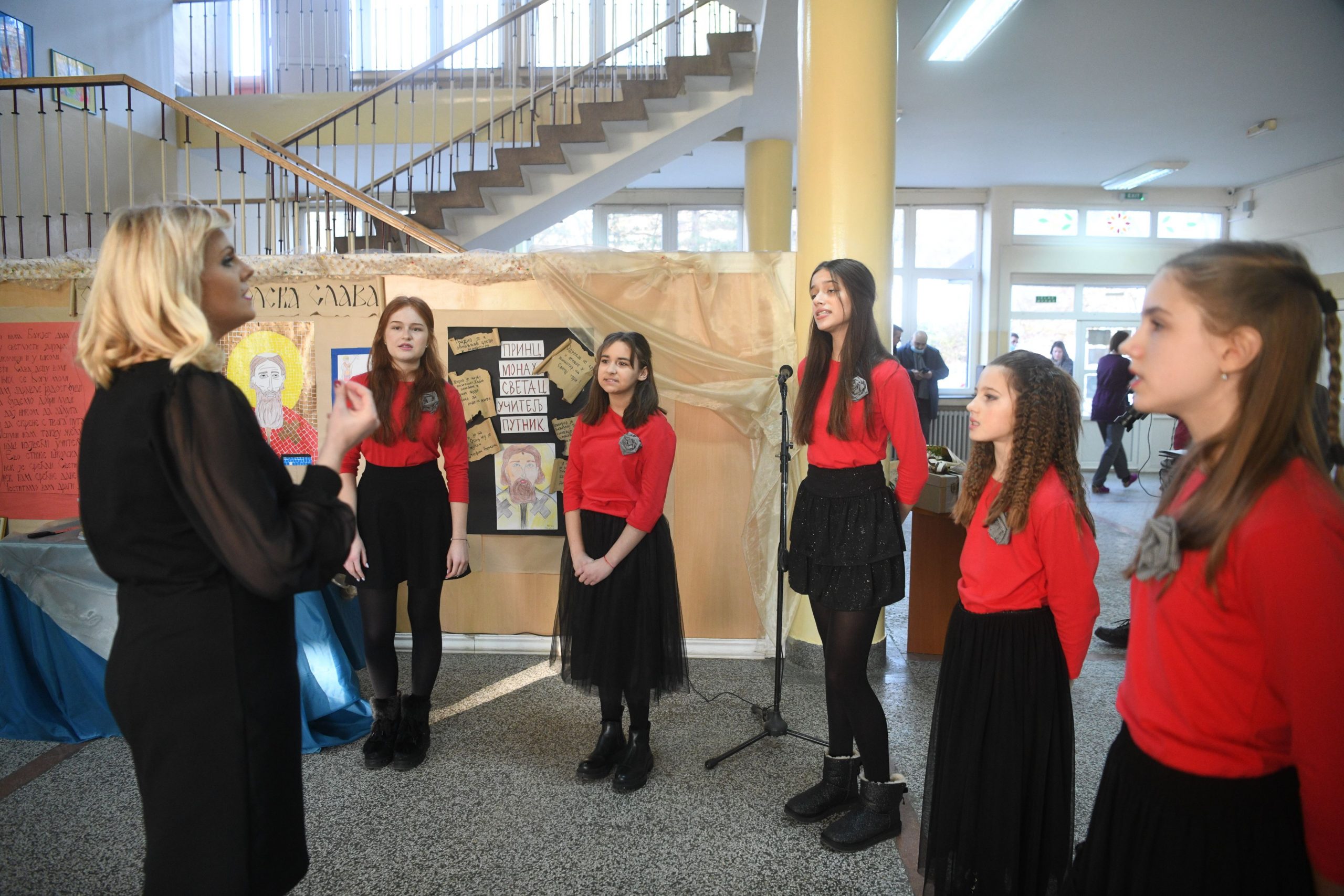 Beograd 27. januar 2022. Pevac Sasa Matic u skoli donacija, Osnovna škola Banovic Strahinja Foto:Filip Krainčanić/Nova.rs