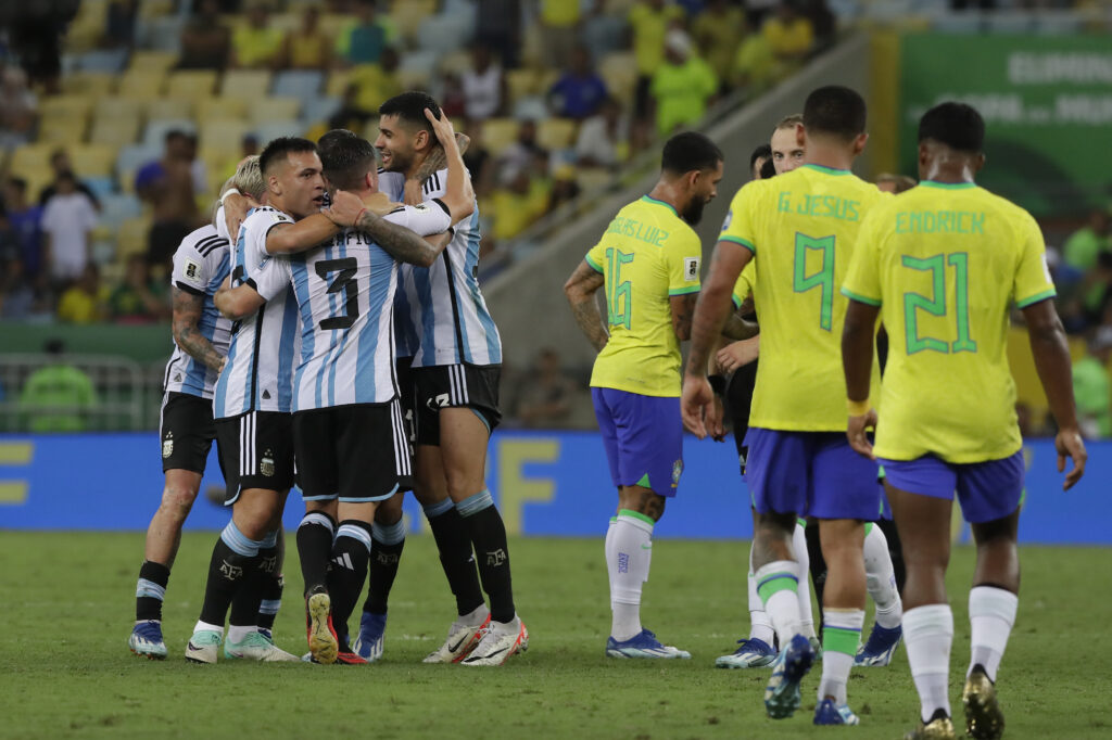 epa10988801 Players of Argentina celebrate after defeating Brazil during FIFA 2026 World Cup qualifiers soccer match between Brazil and Argentina at Maracana stadium in Rio de Janeiro, Brazil, 21 November 2023.  EPA-EFE/Andre Coelho