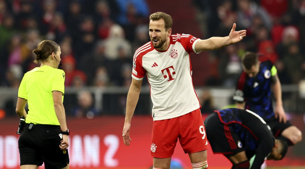 epa11002399 Munich's Harry Kane reacts during the UEFA Champions League group A match between FC Bayern Munich and FC Copenhagen in Munich, Germany, 29 November 2023.  EPA-EFE/ANNA SZILAGYI