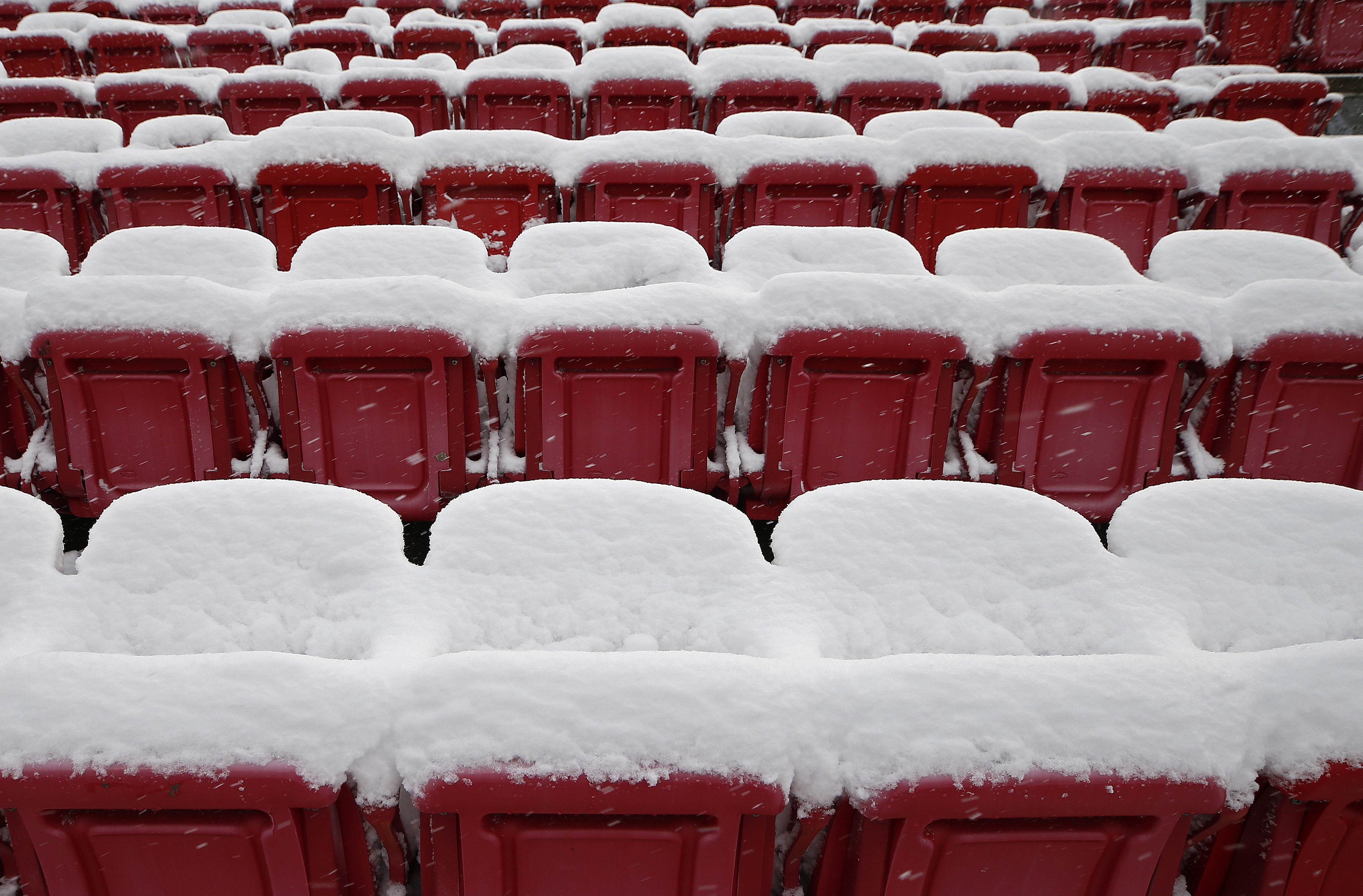 epa07278524 The seats in the upper level of stadium in the snow before the Indianapolis Colts and Kansas City Chiefs AFC Divisional Round playoff football game at Arrowhead Stadium in Kansas City, Missouri, USA, 12 January 2019.  EPA-EFE/LARRY W. SMITH