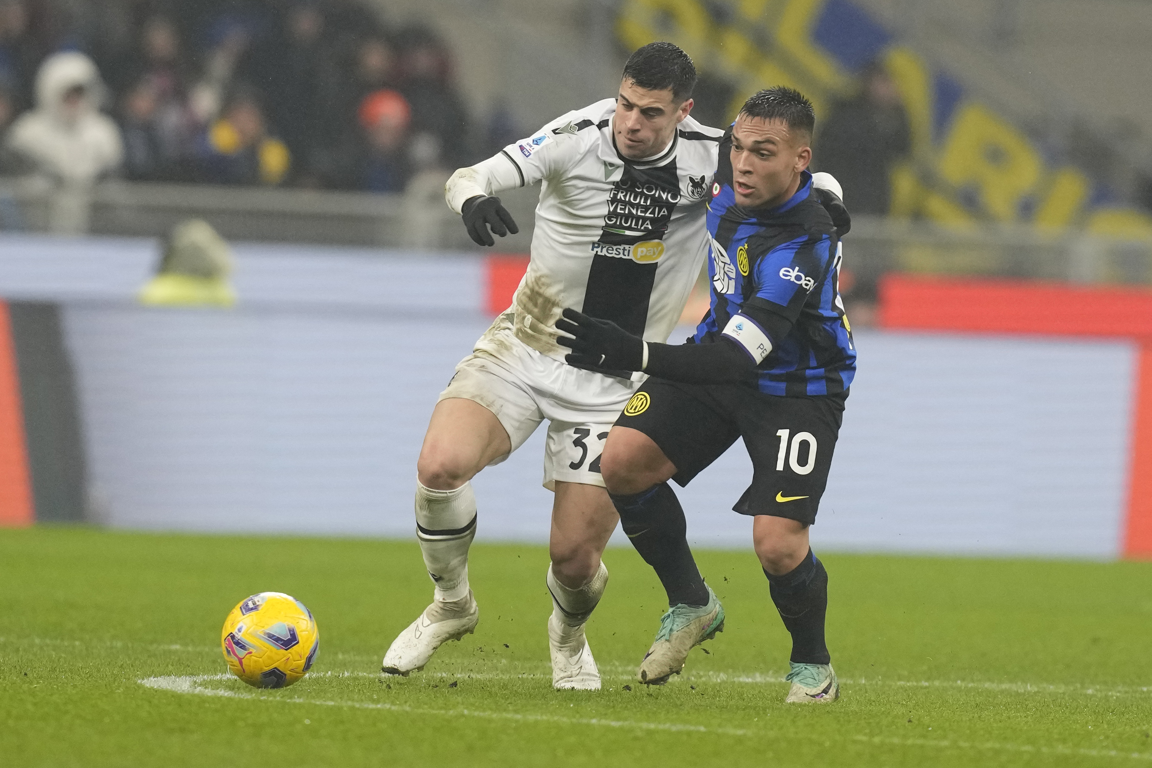 Inter Milan's Lautaro Martinez, right, and Udinese's Martin Payero challenge for the ball during the Serie A soccer match between Inter Milan and Udinese at the San Siro Stadium in Milan, Italy, Saturday, Dec. 9, 2023. (AP Photo/Antonio Calanni)