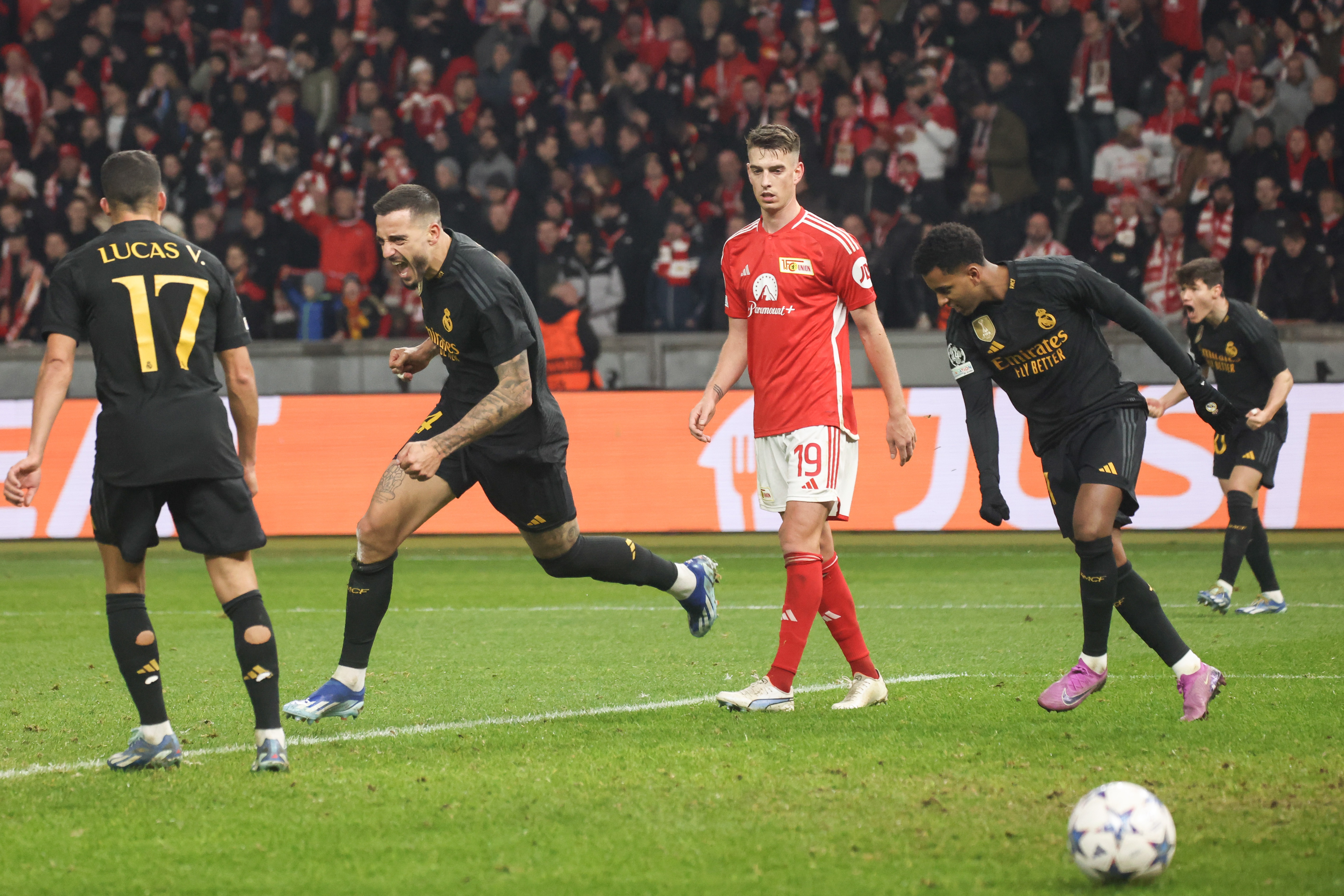 epa11025515 Madrid's Joselu celebrates after scoring a goal during the UEFA Champions League group stage match between Union Berlin and Real Madrid, in Berlin, Germany, 12 December 2023.  EPA-EFE/CLEMENS BILAN