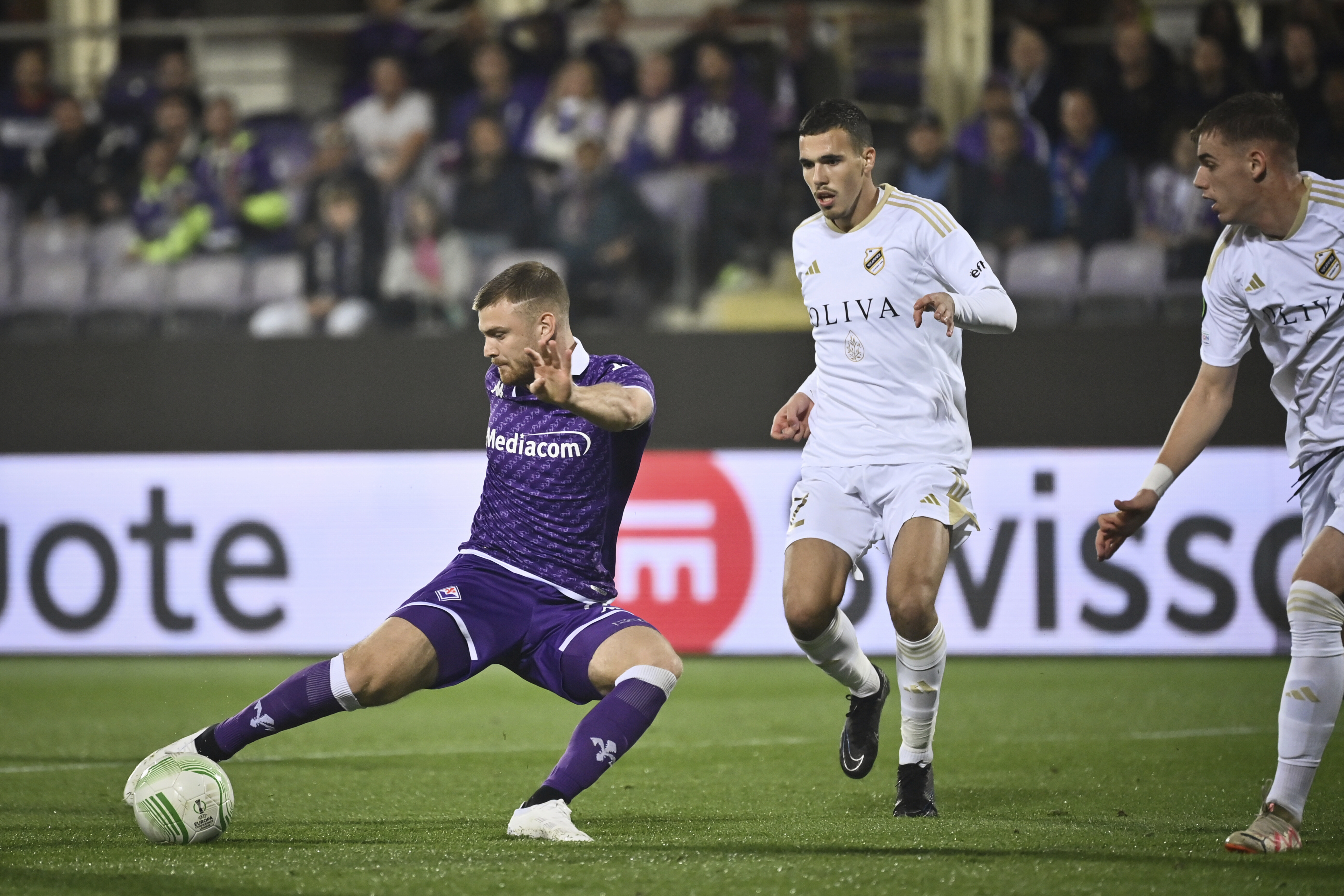 Fiorentina's Lucas Beltran, left, in action during the Europa Conference League group F soccer match between Fiorentina and Cukaricki at the Artemio Franchi Stadium in Florence, Italy, Thursday, Oct. 26, 2023. (Massimo Paolone/LaPresse via AP)