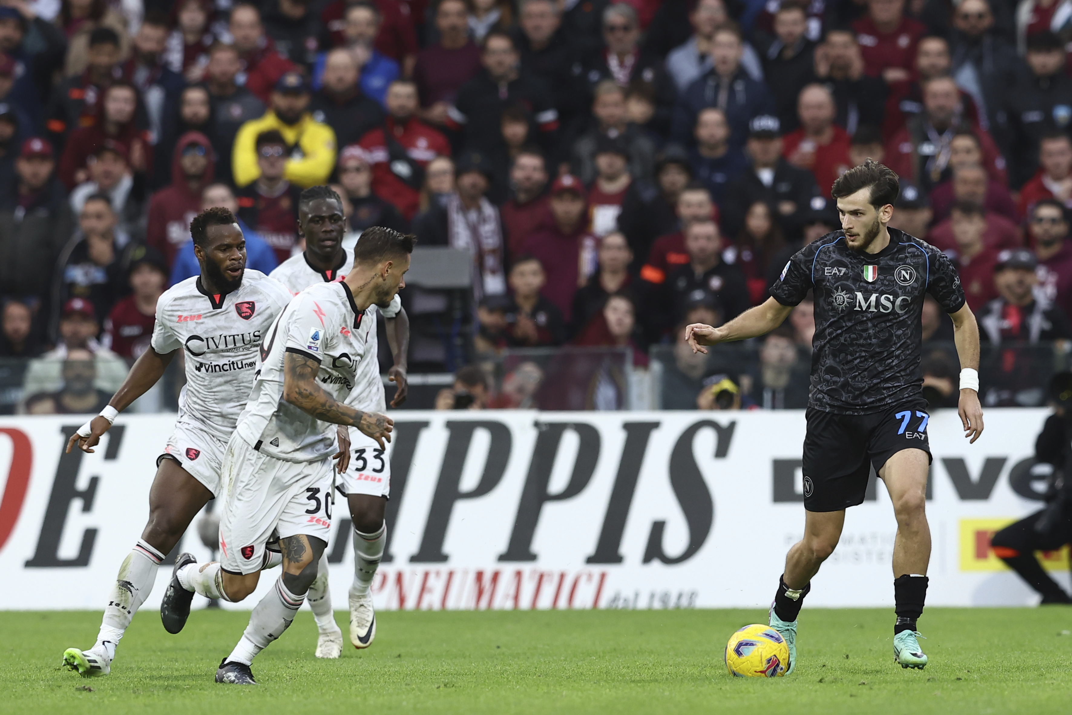 Napoli's Khvicha Kvaratskhelia, right, controls the ball, during the Italian Serie A soccer match between Salernitana and Napoli, at Arechi stadium, in Salerno, Italy, Saturday, Nov. 4, 2023.  (Alessandro Garofalo/LaPresse via AP)