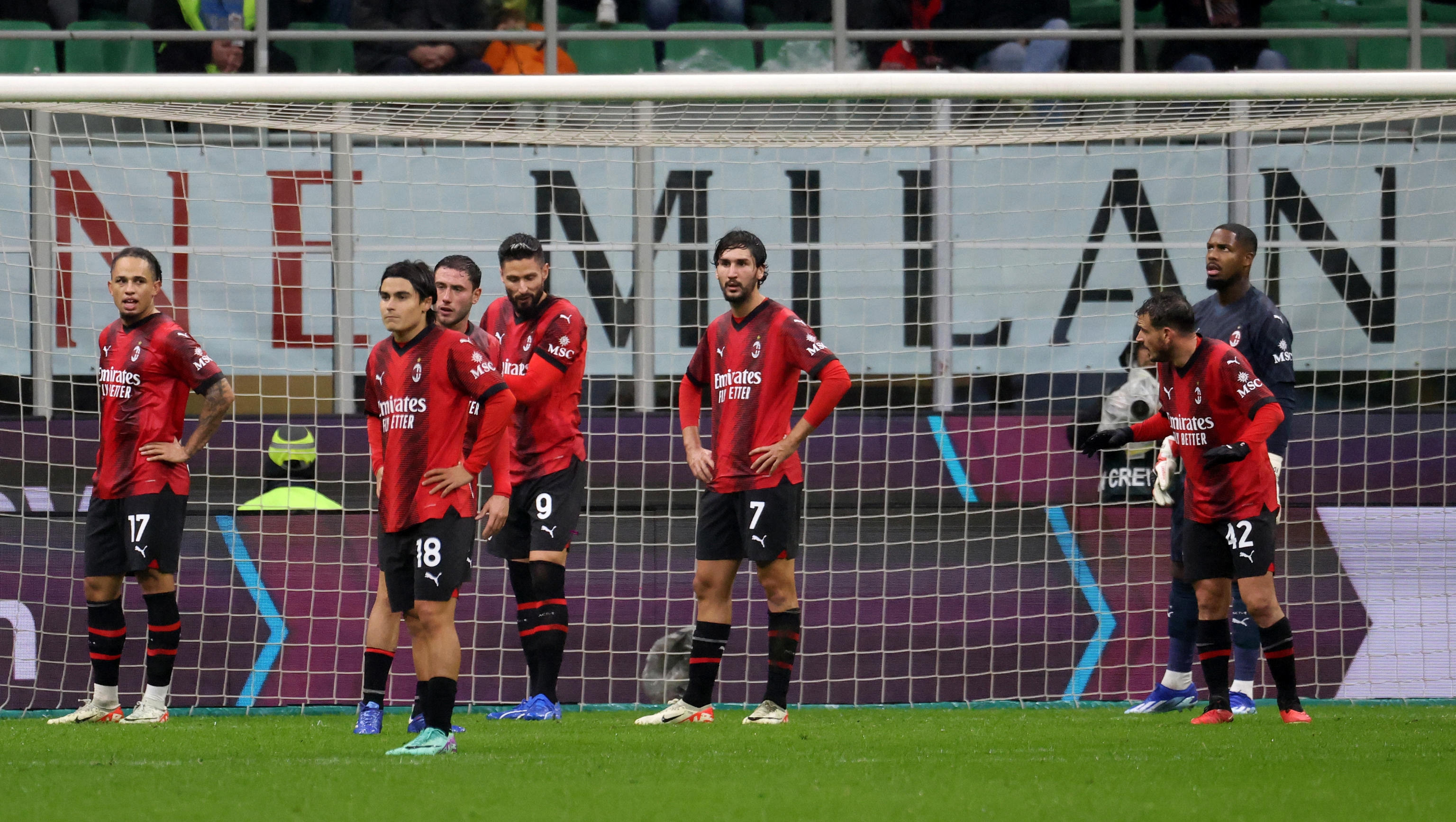 epa10958627 AC Milans player react during the Italian serie A soccer match between AC Milan and Udinese at Giuseppe Meazza stadium in Milan, Italy, 04 November 2023.  EPA-EFE/MATTEO BAZZI