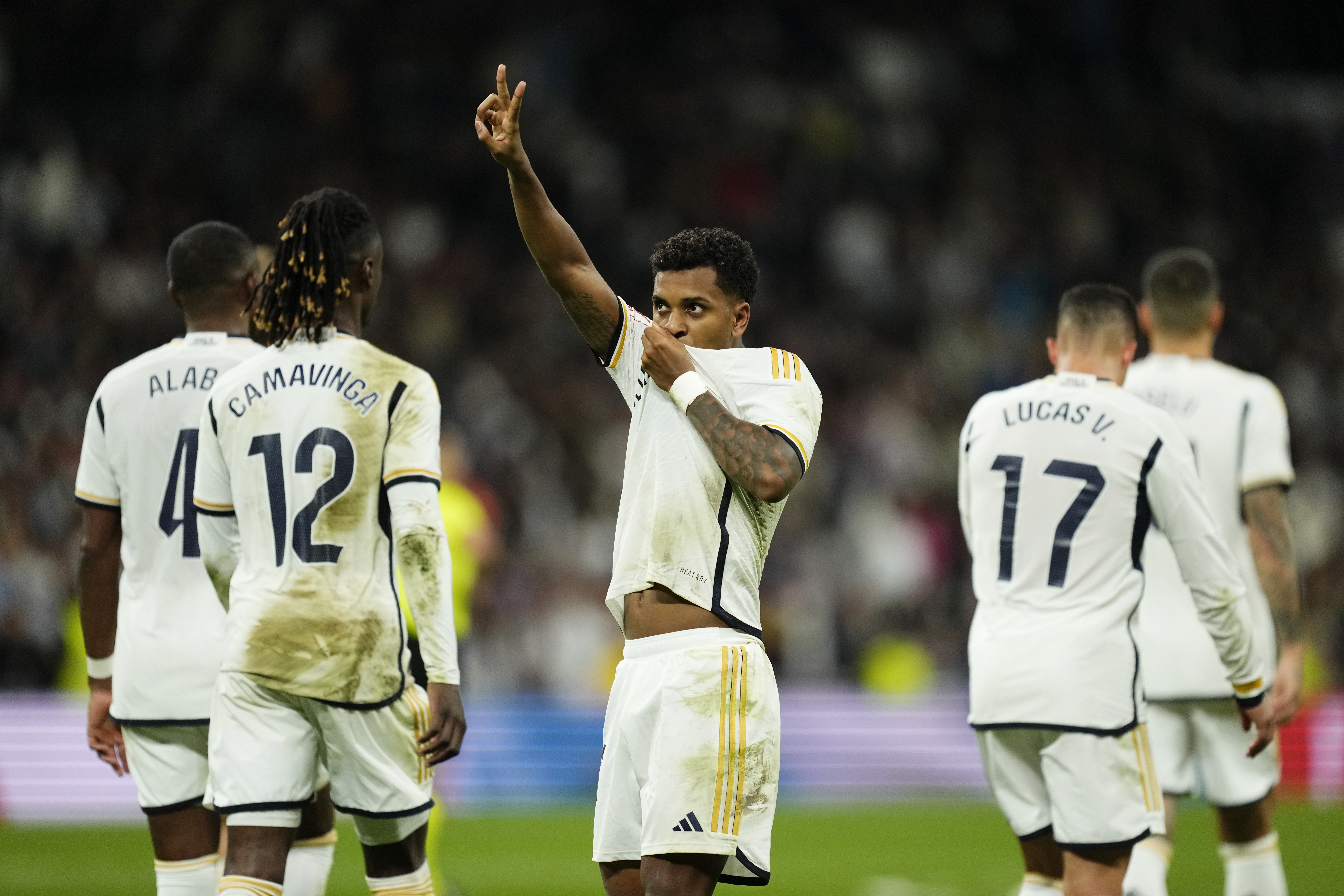 Real Madrid's Rodrygo, centre, celebrates after scoring his side's fifth goal during the Spanish La Liga soccer match between Real Madrid and Valencia at the Santiago Bernabeu stadium in Madrid, Spain, Saturday, Nov. 11, 2023. (AP Photo/Jose Breton)