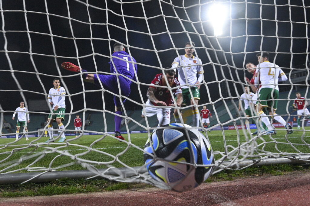epa10979012 Martin Adam (C) of Hungary scores the 0-1 goal during the UEFA Euro 2024 Group G qualifying soccer match Bulgaria vs Hungary in Sofia, Bulgaria, 16 November 2023.  EPA-EFE/Tibor Illyes HUNGARY OUT