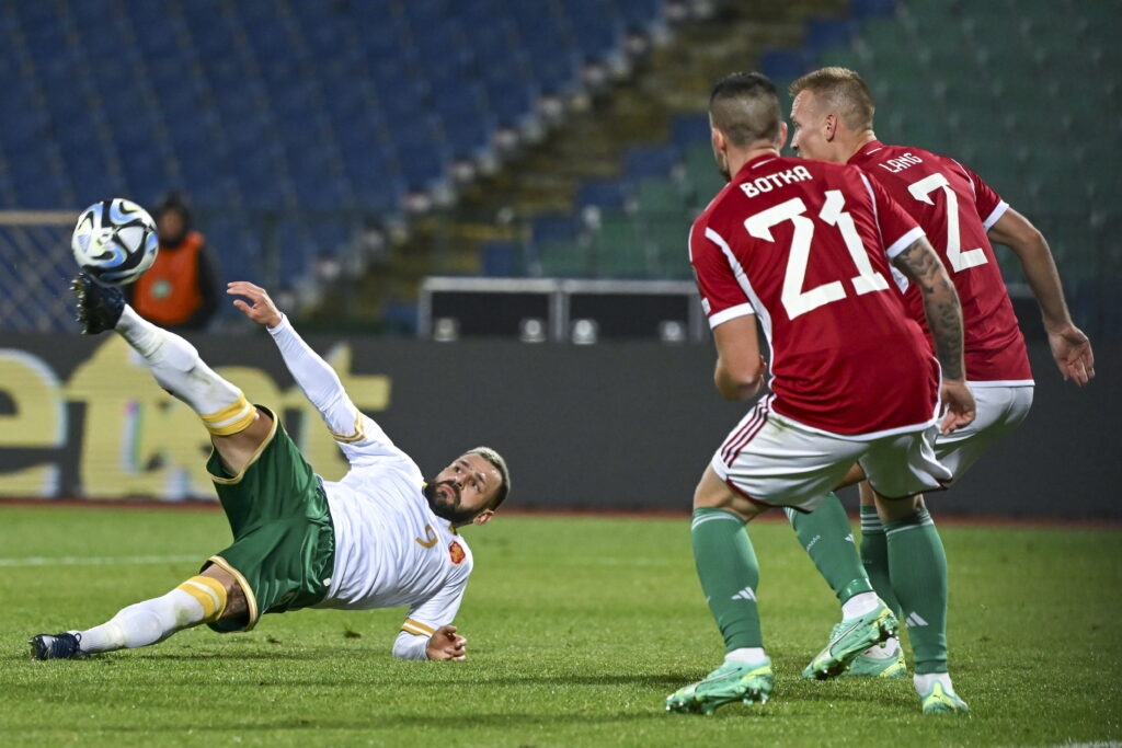 epa10979108 Spas Delev (L) of Bulgaria in actin against Adam Lang (R) and Endre Botka of Hungary during the UEFA Euro 2024 Group G qualifying soccer match Bulgaria vs Hungary in Sofia, Bulgaria, 16 November 2023.  EPA-EFE/Tibor Illyes HUNGARY OUT