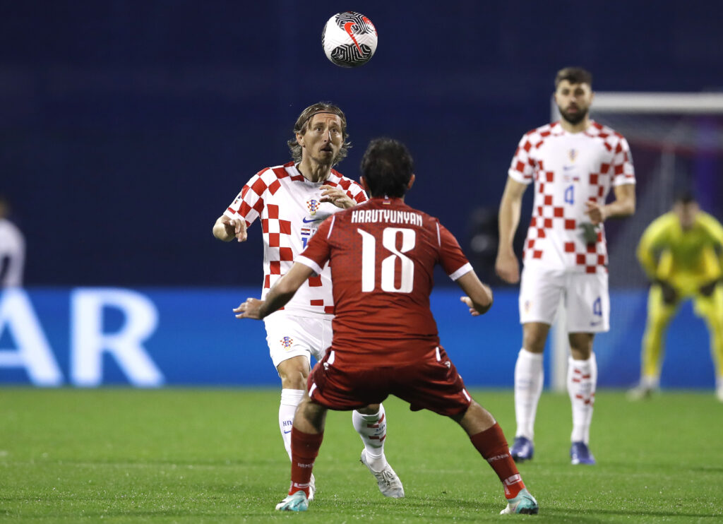 epa10988325 Luka Modric of Croatia (L) in action against Hovhannes Harutyunyan of Armenia (R)  during the UEFA EURO 2024 Group D qualification match between Croatia and Armenia in Zagreb, Croatia, 21 November 2023.  EPA-EFE/ANTONIO BAT