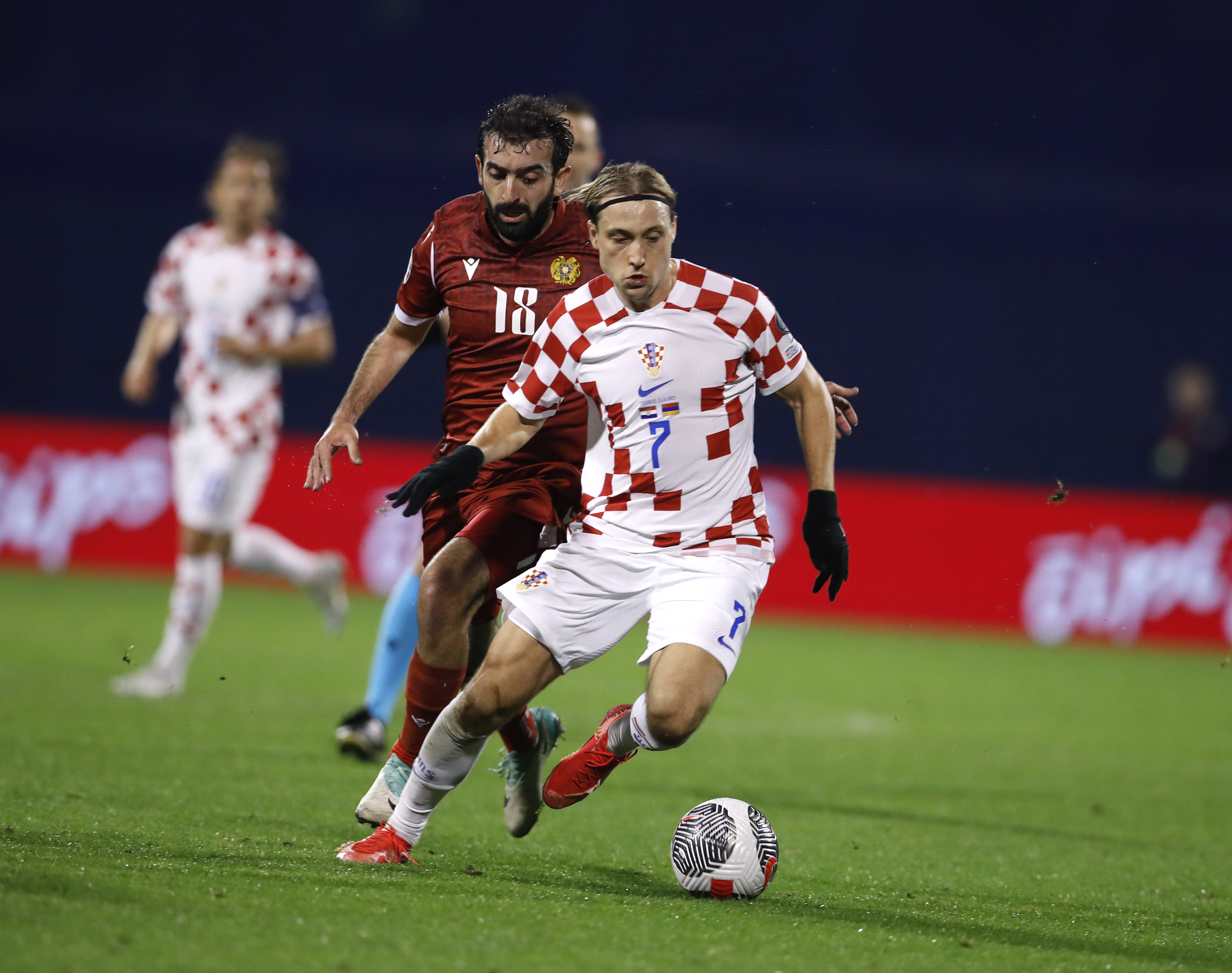 epa10988387 Lovro Majer of Croatia (R) in action against Hovhannes Harutyunyan of Armenia (L) during the UEFA EURO 2024 Group D qualification match between Croatia and Armenia in Zagreb, Croatia, 21 November 2023.  EPA-EFE/ANTONIO BAT