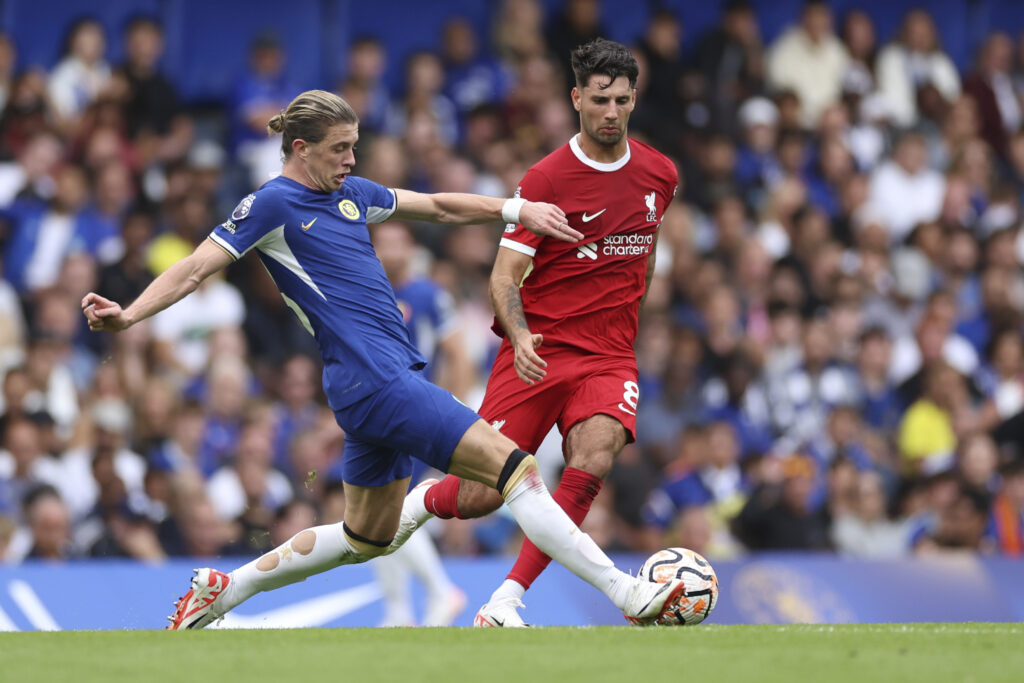 Chelsea's Conor Gallagher, left, challenges for the ball with Liverpool's Dominik Szoboszlai during the English Premier League soccer match between Chelsea and Liverpool at Stamford Bridge Stadium in London, Sunday, Aug. 13, 2023. (AP Photo/Ian Walton)