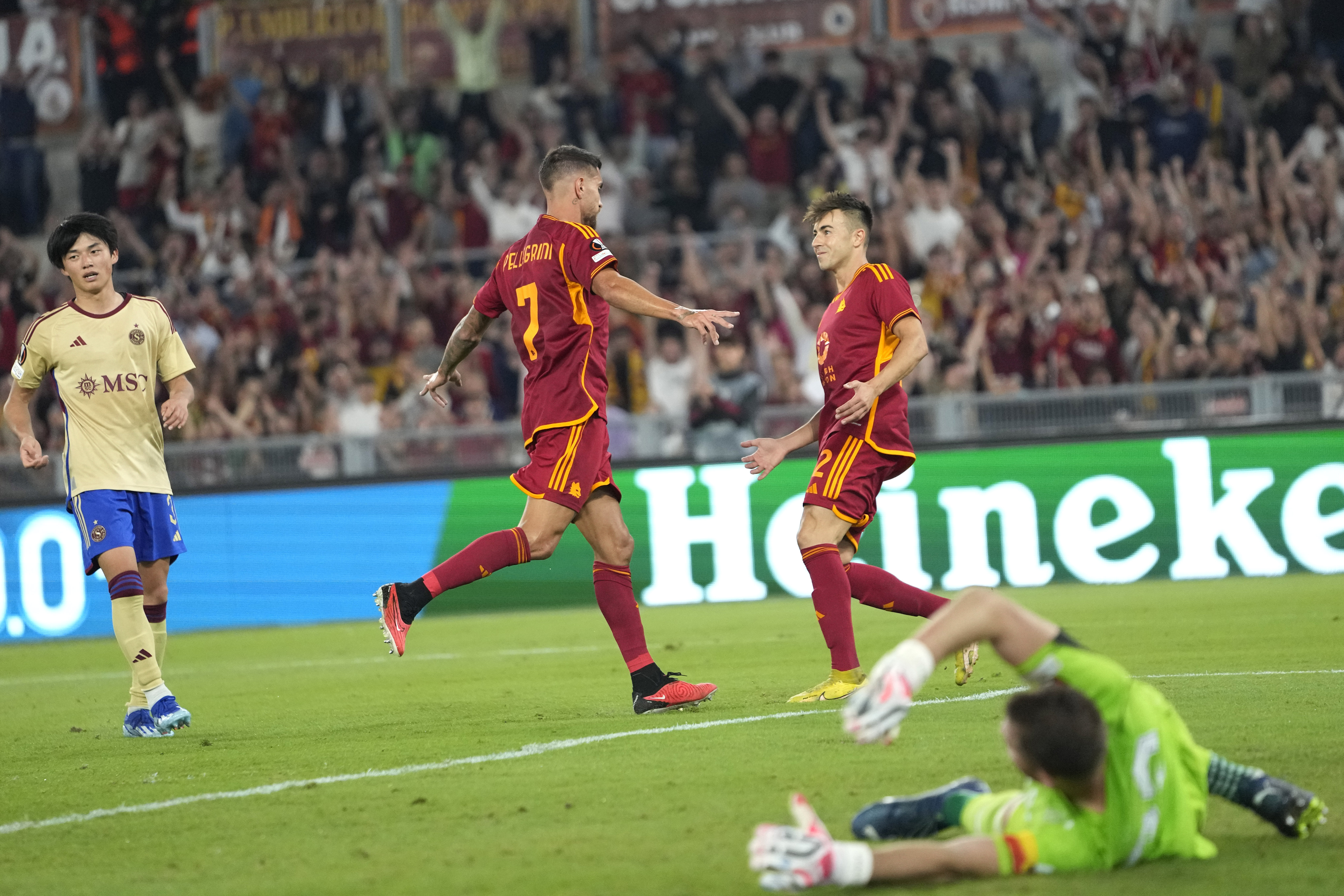 Roma's Lorenzo Pellegrini, center, celebrates after scoring his side's 3rd goal during the Europa League soccer match between Roma and Servette at Rome's Olympic stadium, Thursday, Oct.5, 2023. (AP Photo/Alessandra Tarantino)