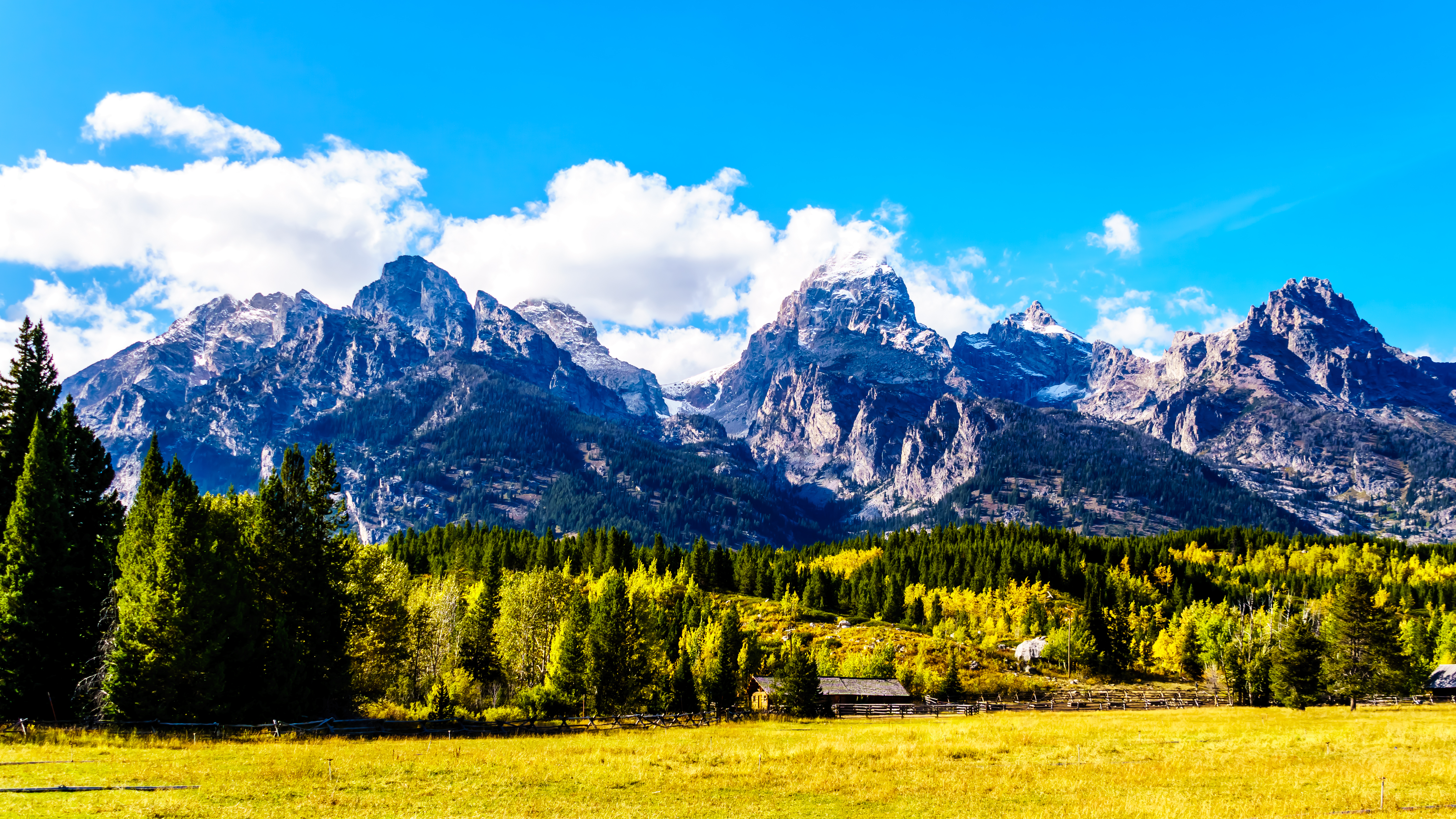 Fall,Colors,And,The,Tall,Mountain,Peaks,Of,Middle,Teton,