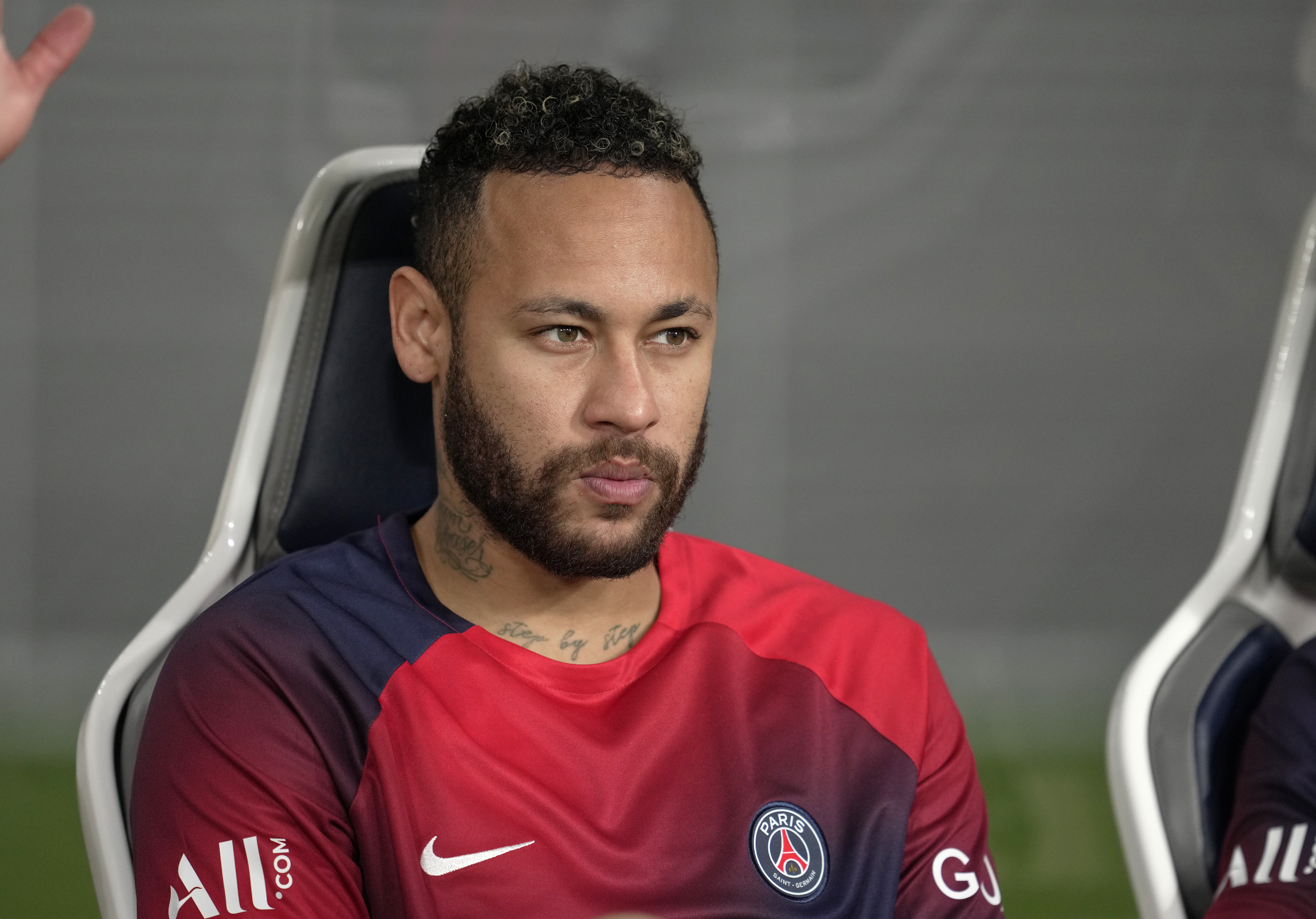 epa10779877 Paris Saint-Germain's Neymar sits on the bench before a pre-season club friendly match between Paris Saint-Germain and Inter Milan at the National Stadium in Tokyo, Japan, 01 August 2023.  EPA-EFE/KIMIMASA MAYAMA