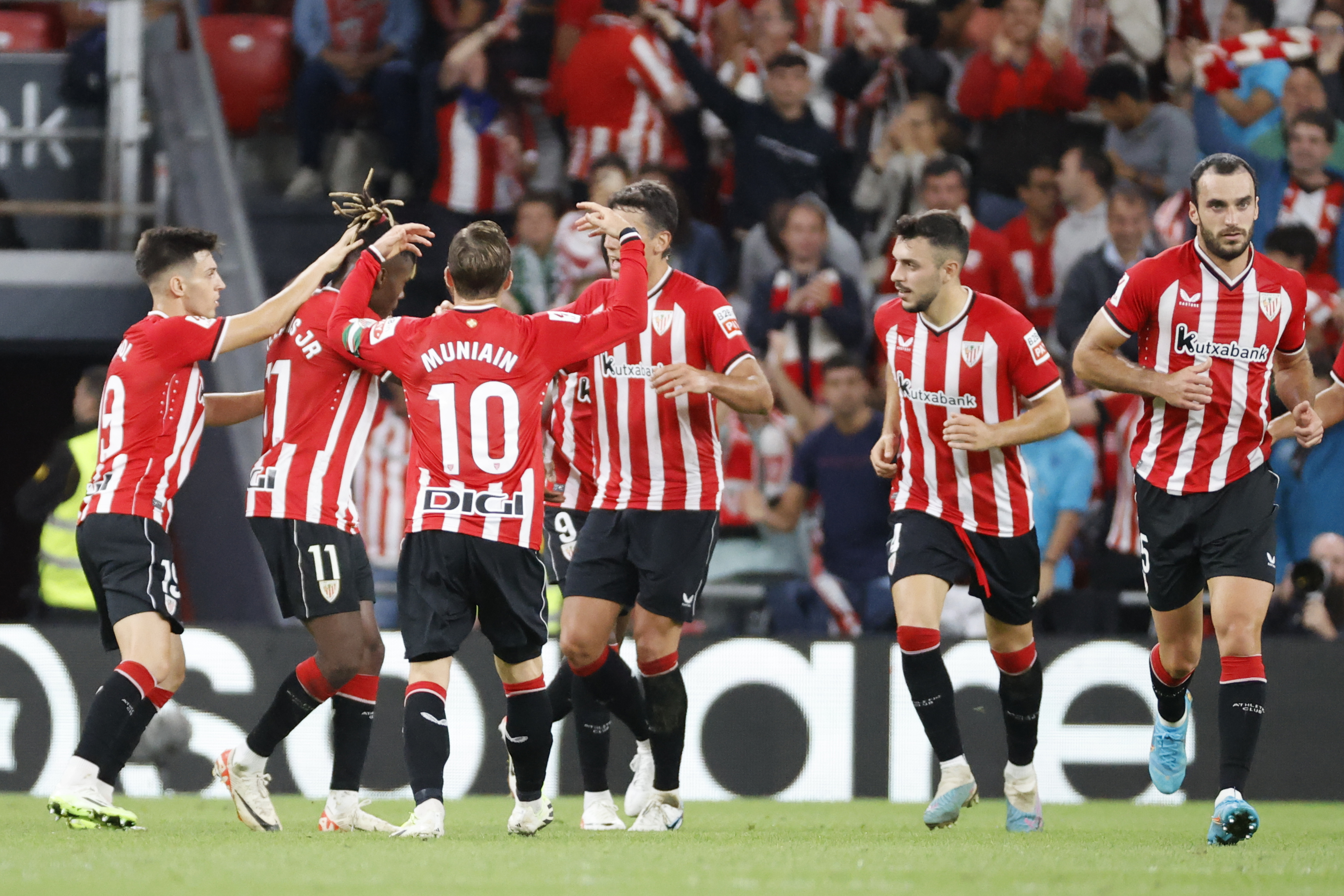 epa10824453 Athletic's players celebrate the 2-2 goal during the Spanish LaLiga soccer match between Athletic Club Bilbao and Real Betis held at San Mames Stadium, in Bilbao, Basque Country, northern Spain, 27 August 2023.  EPA-EFE/Luis Tejido
